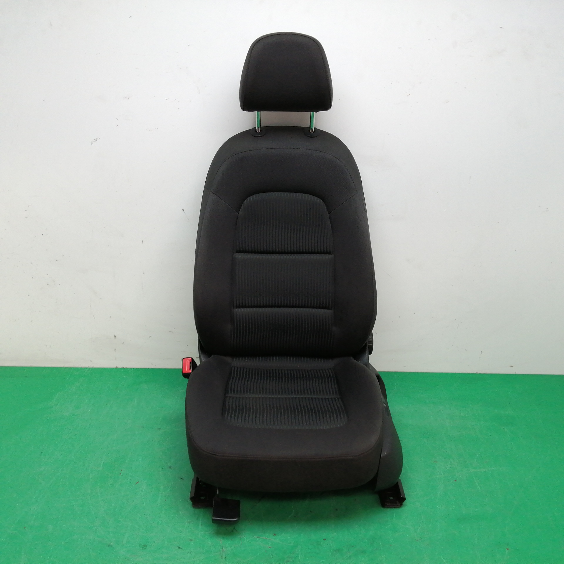 ASIENTO DELANTERO IZQUIERDO