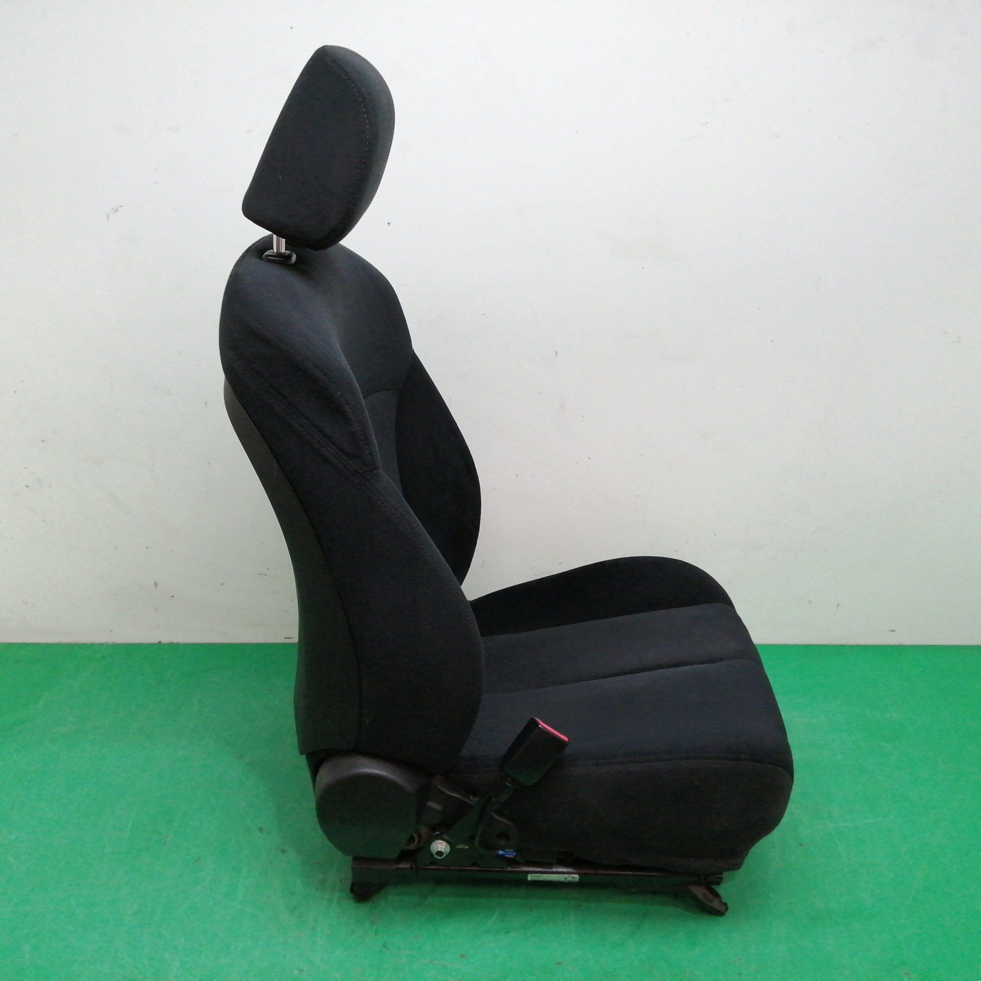 ASIENTO DELANTERO IZQUIERDO