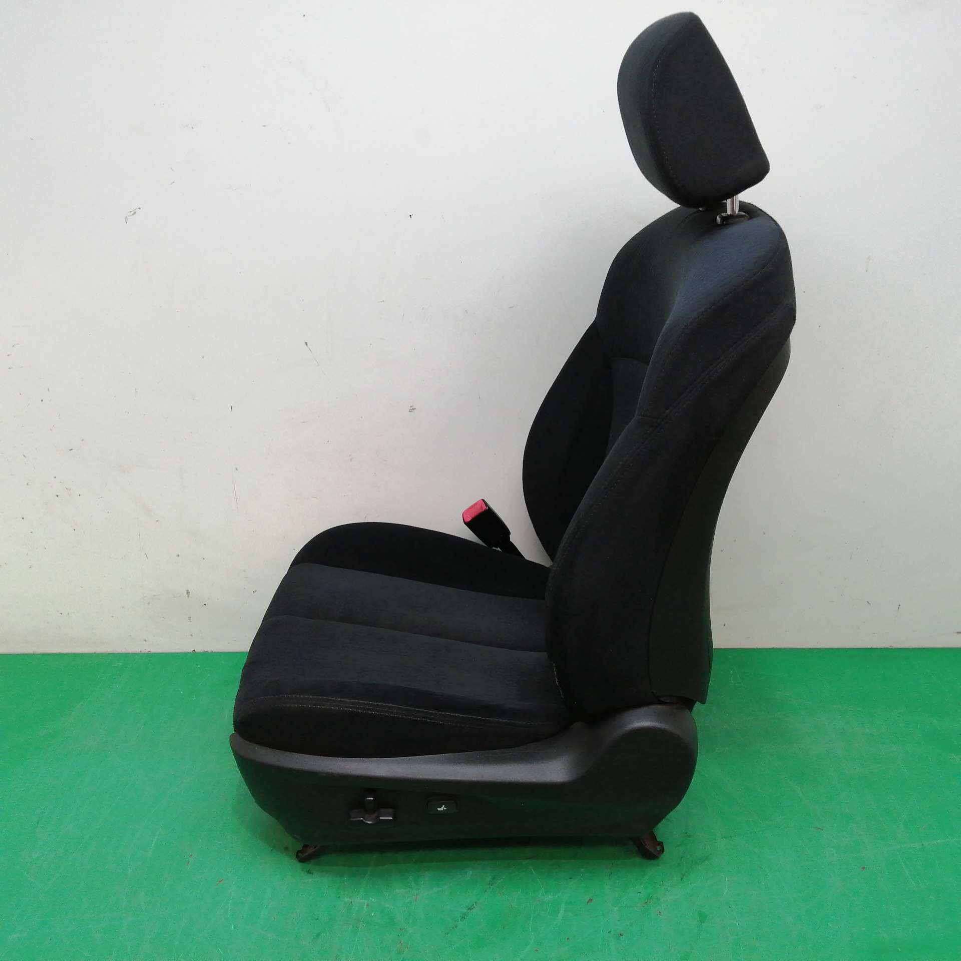 ASIENTO DELANTERO IZQUIERDO