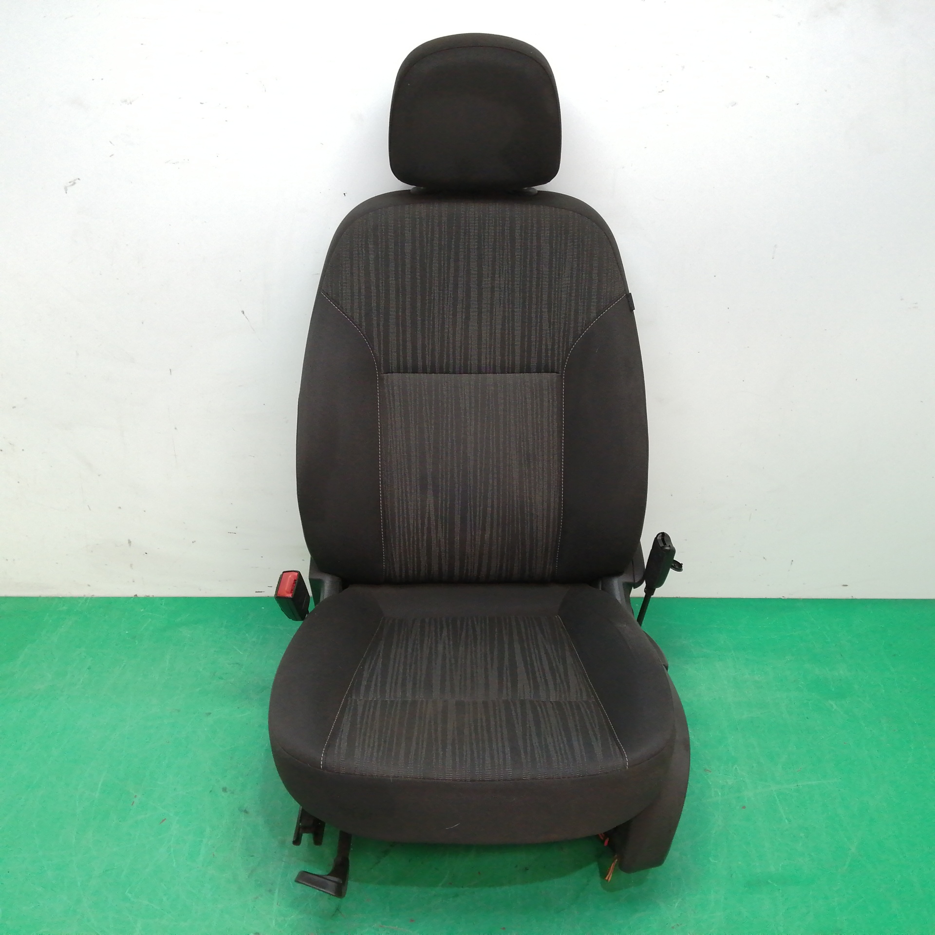 ASIENTO DELANTERO IZQUIERDO