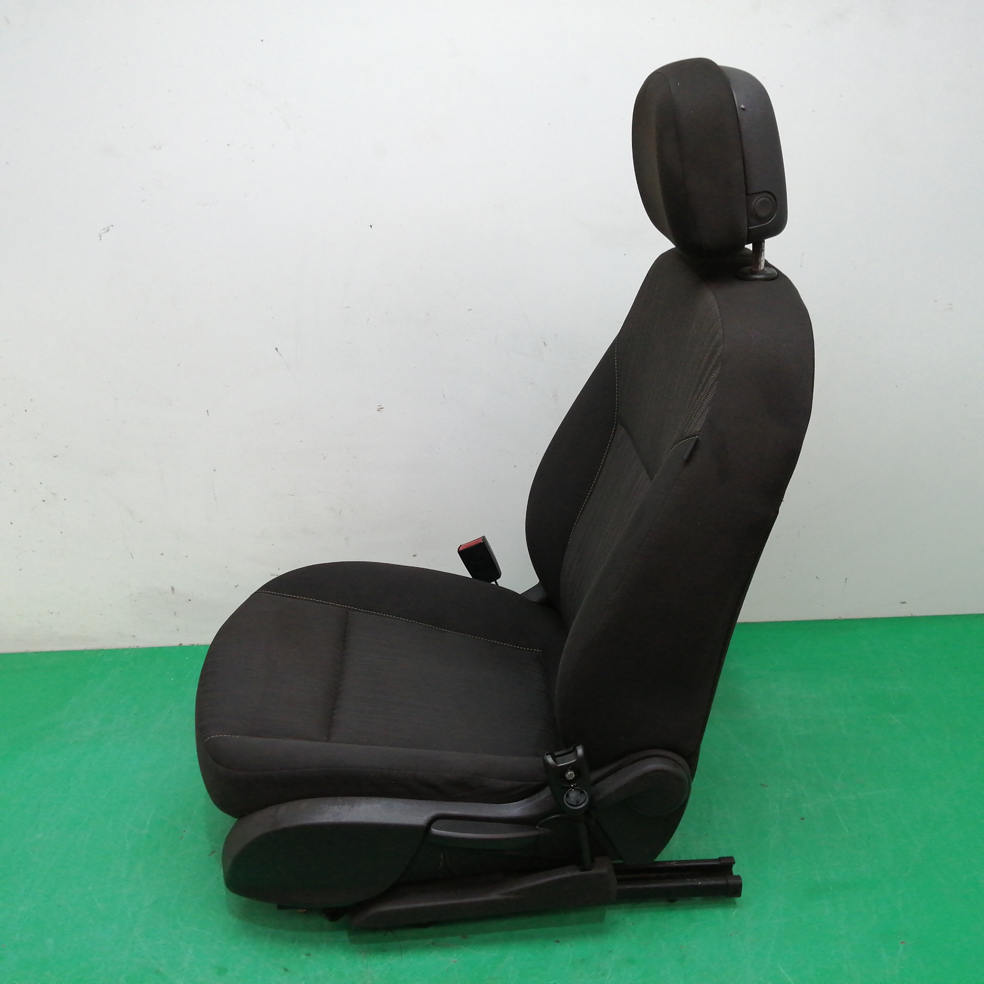 ASIENTO DELANTERO IZQUIERDO