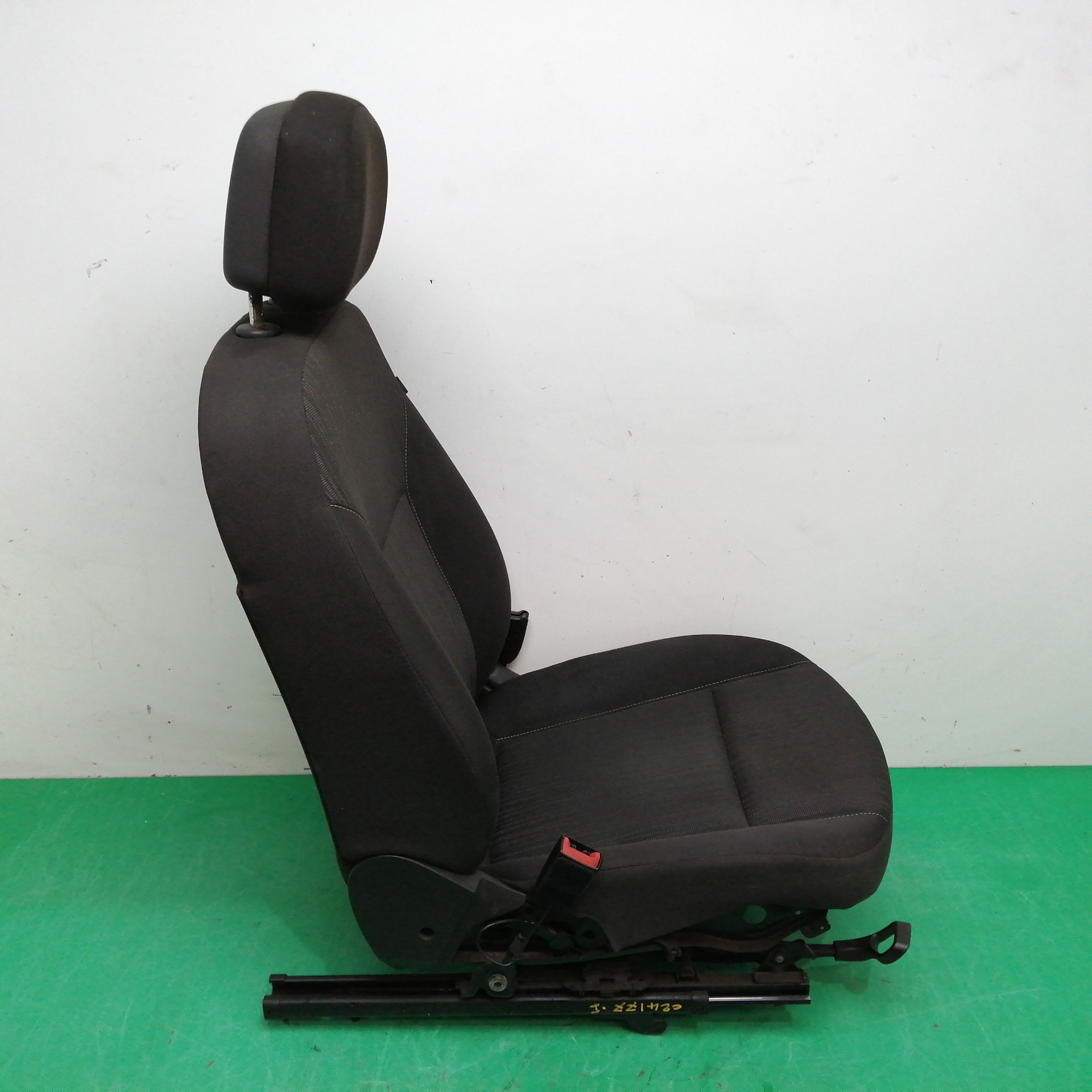 ASIENTO DELANTERO IZQUIERDO