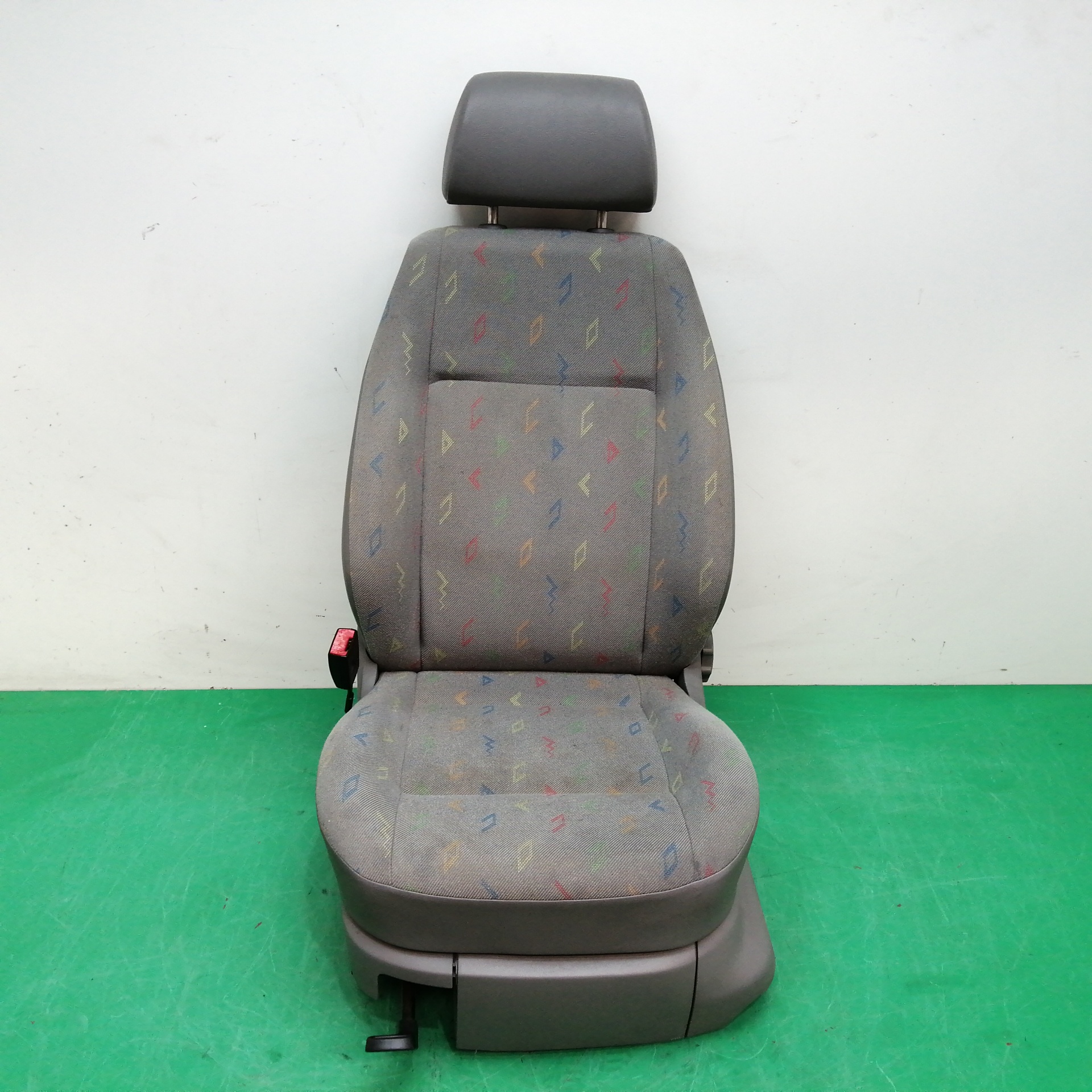 ASIENTO DELANTERO IZQUIERDO