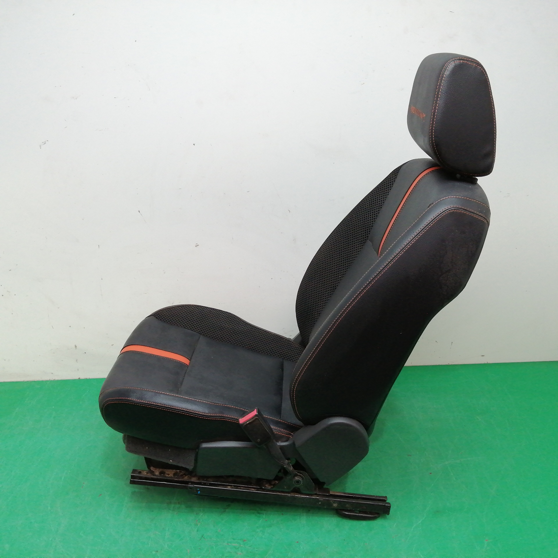 ASIENTO DELANTERO DERECHO