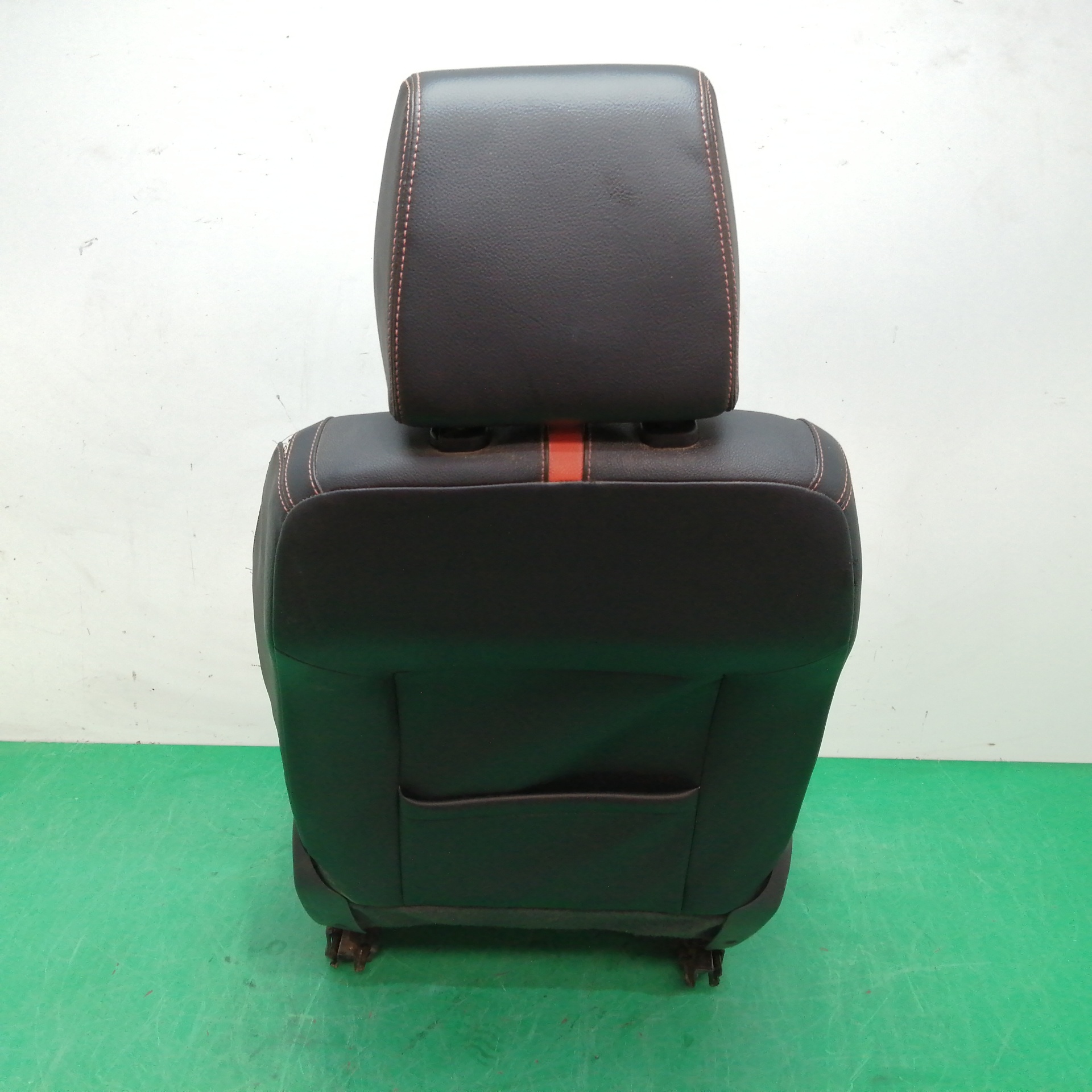 ASIENTO DELANTERO IZQUIERDO