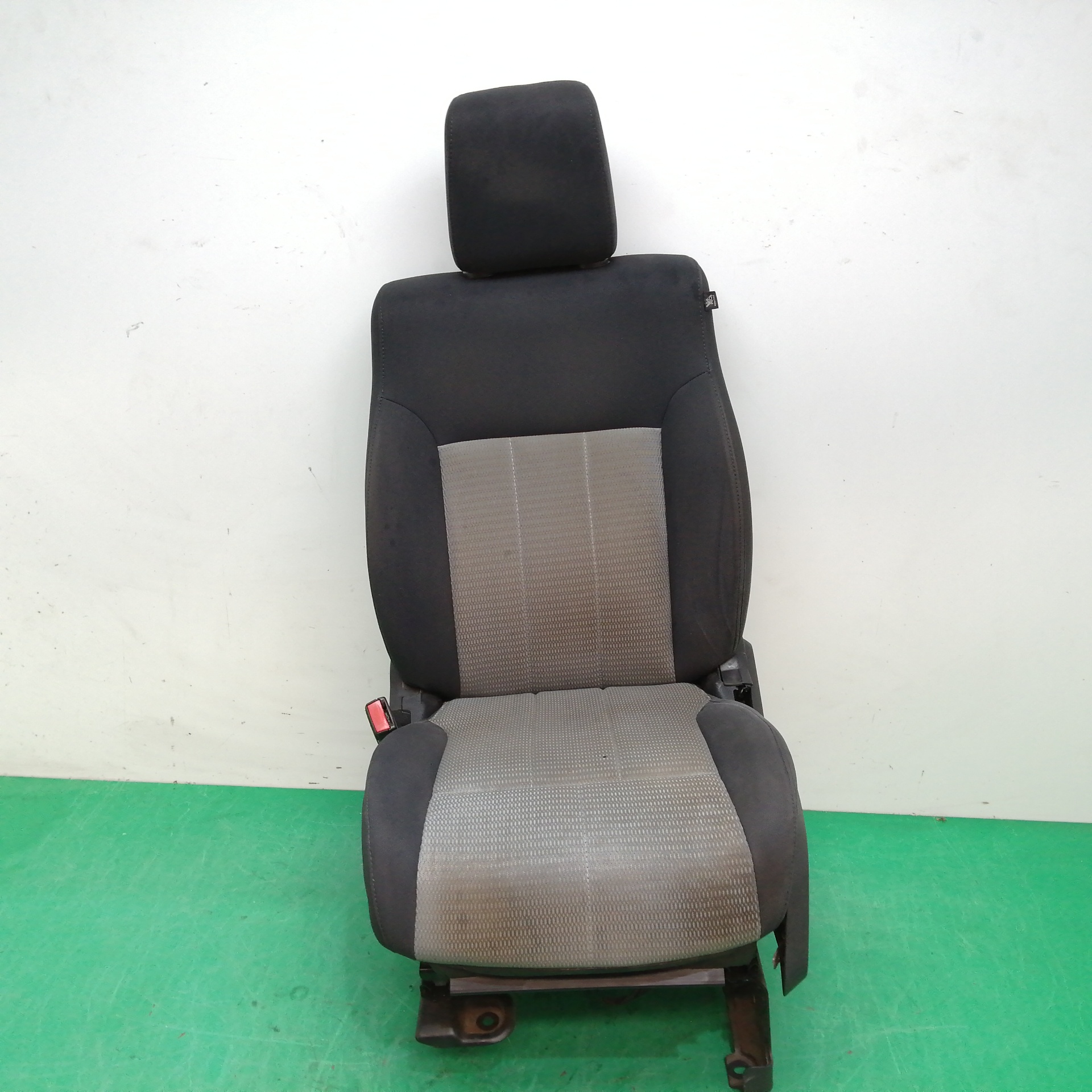 ASIENTO DELANTERO IZQUIERDO