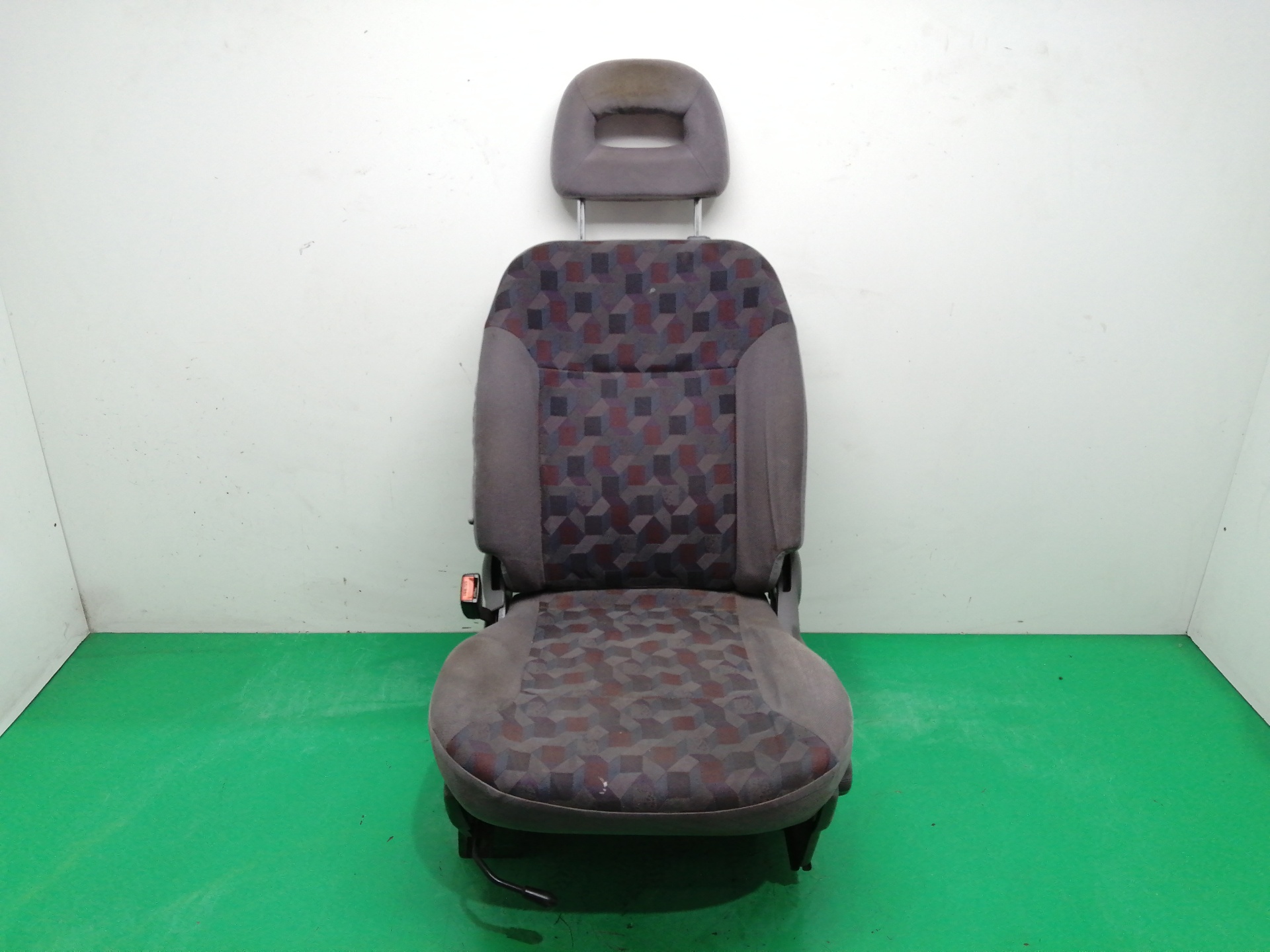 ASIENTO DELANTERO IZQUIERDO