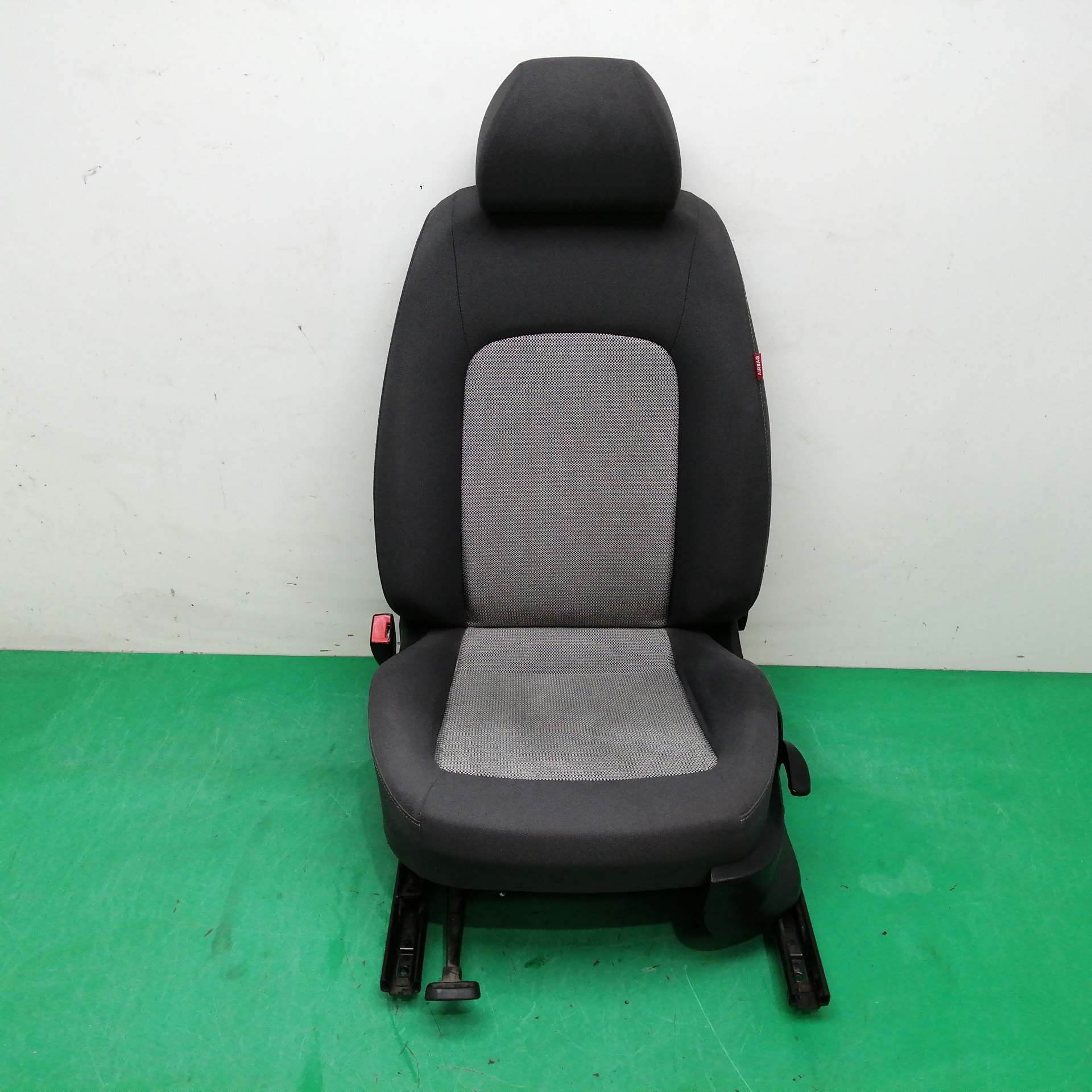 ASIENTO DELANTERO IZQUIERDO