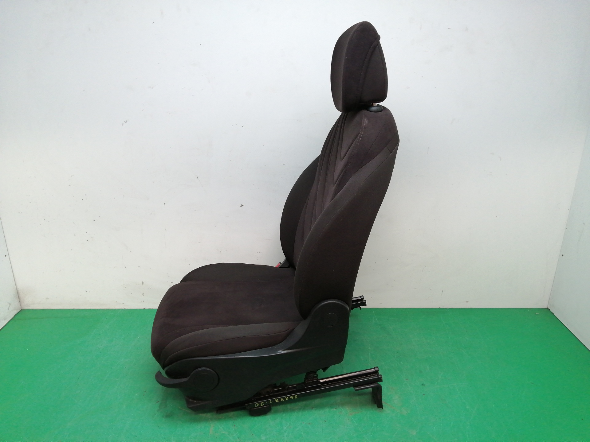 ASIENTO DELANTERO IZQUIERDO