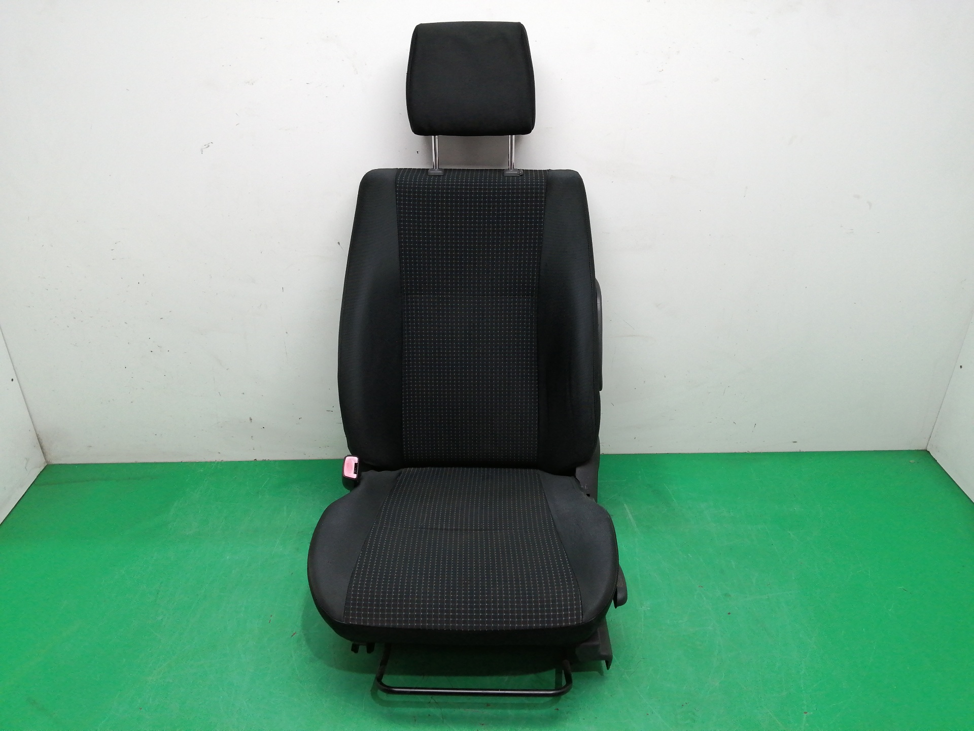 ASIENTO DELANTERO IZQUIERDO