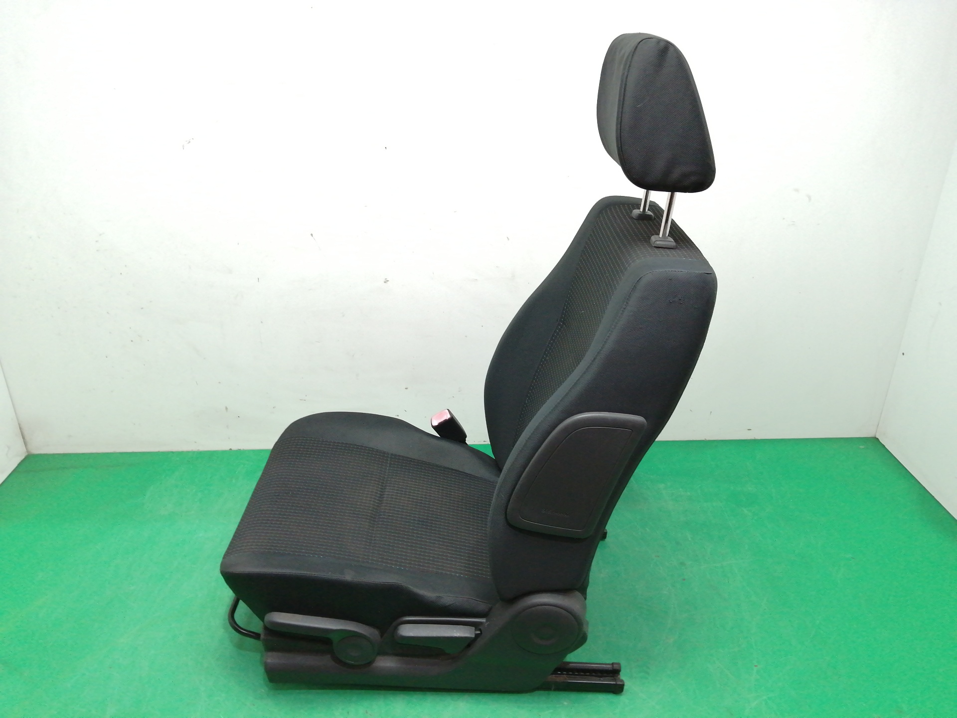 ASIENTO DELANTERO IZQUIERDO