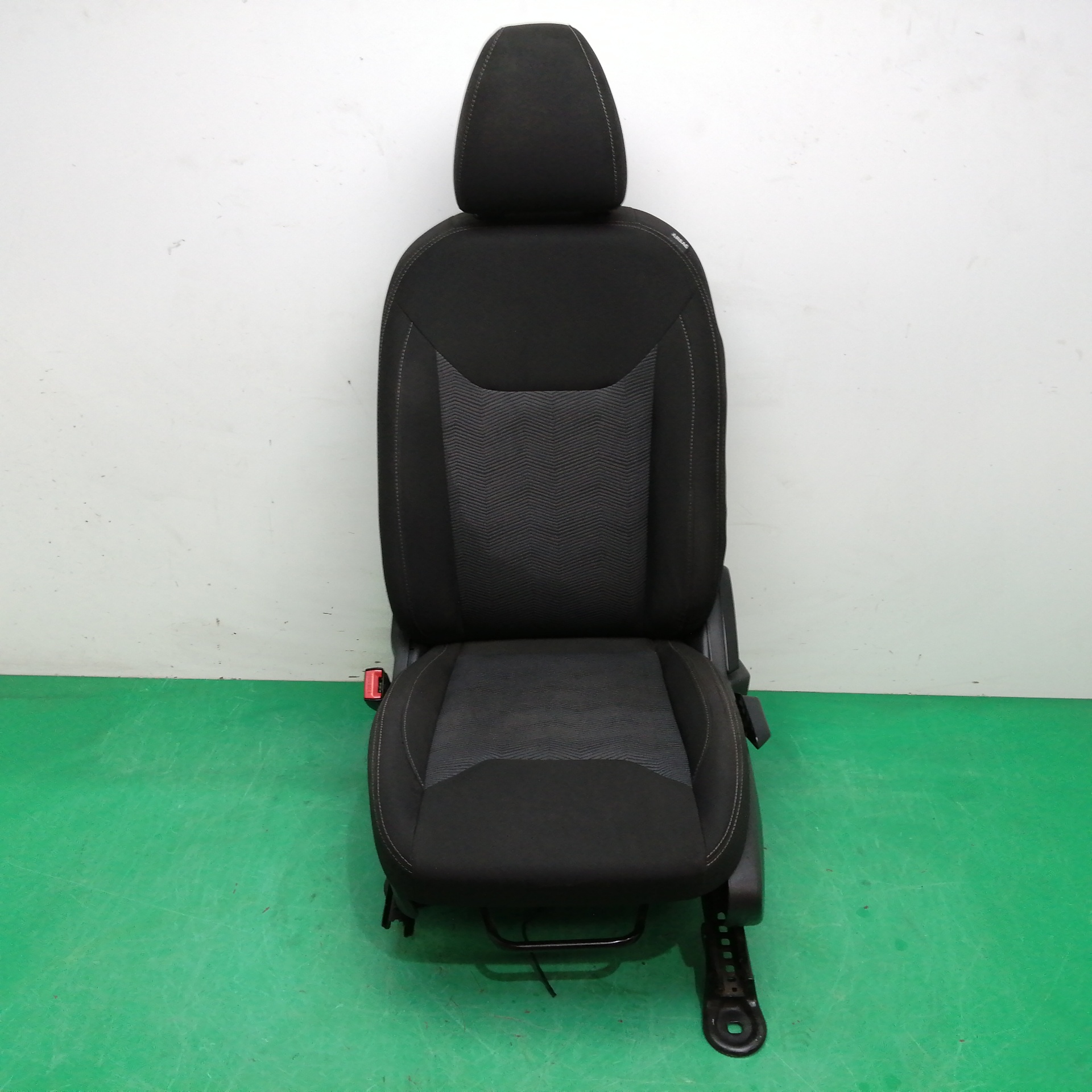 ASIENTO DELANTERO IZQUIERDO