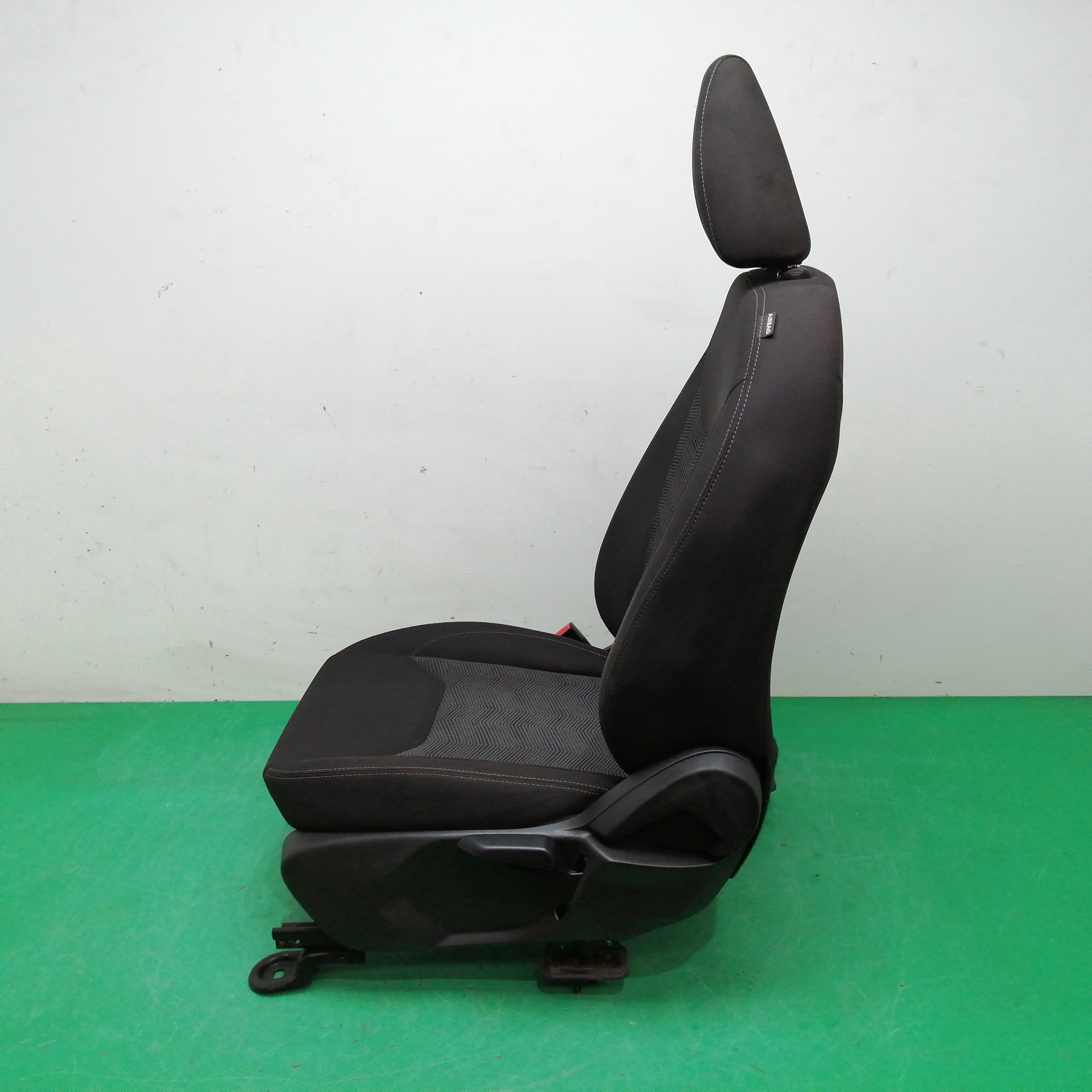 ASIENTO DELANTERO IZQUIERDO