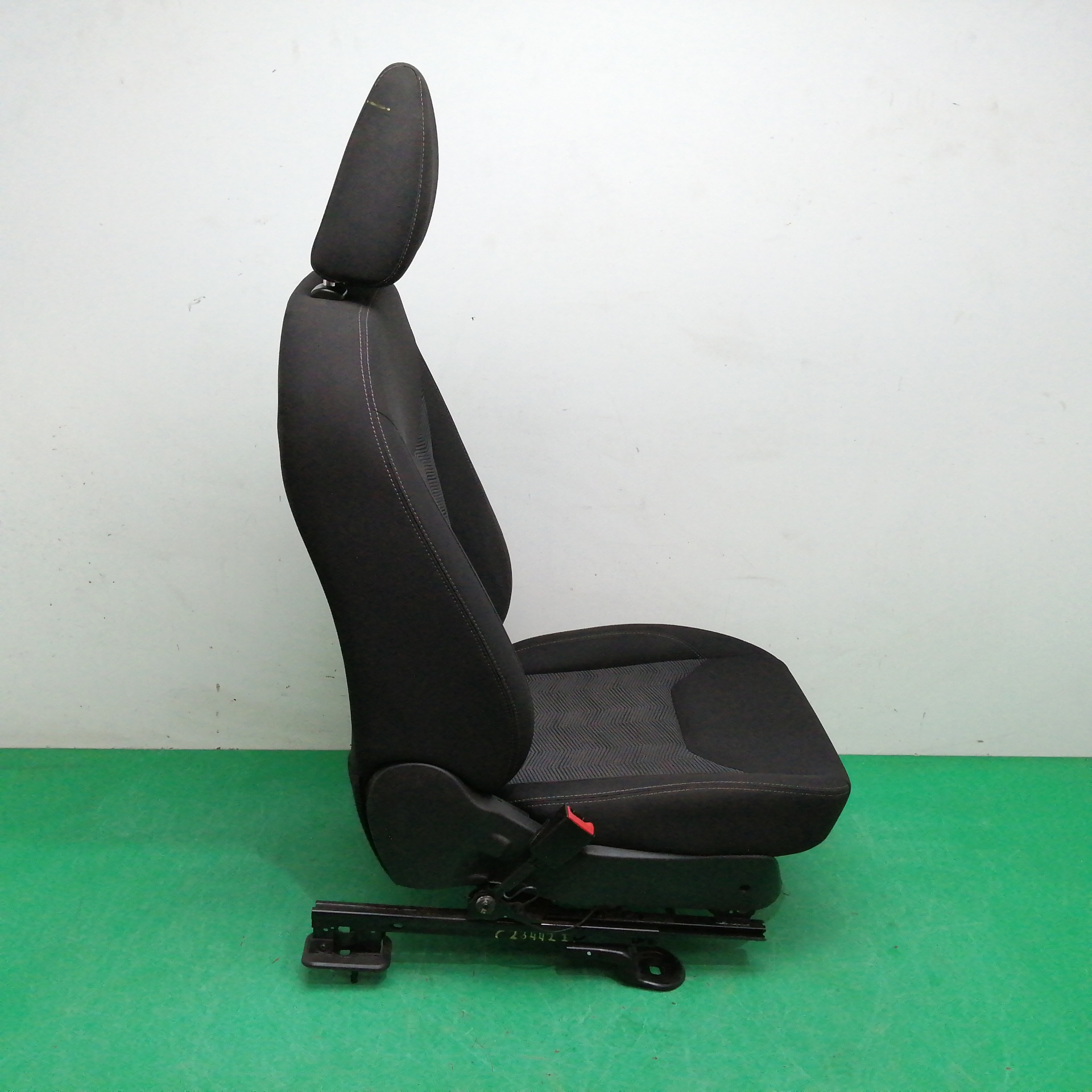 ASIENTO DELANTERO IZQUIERDO