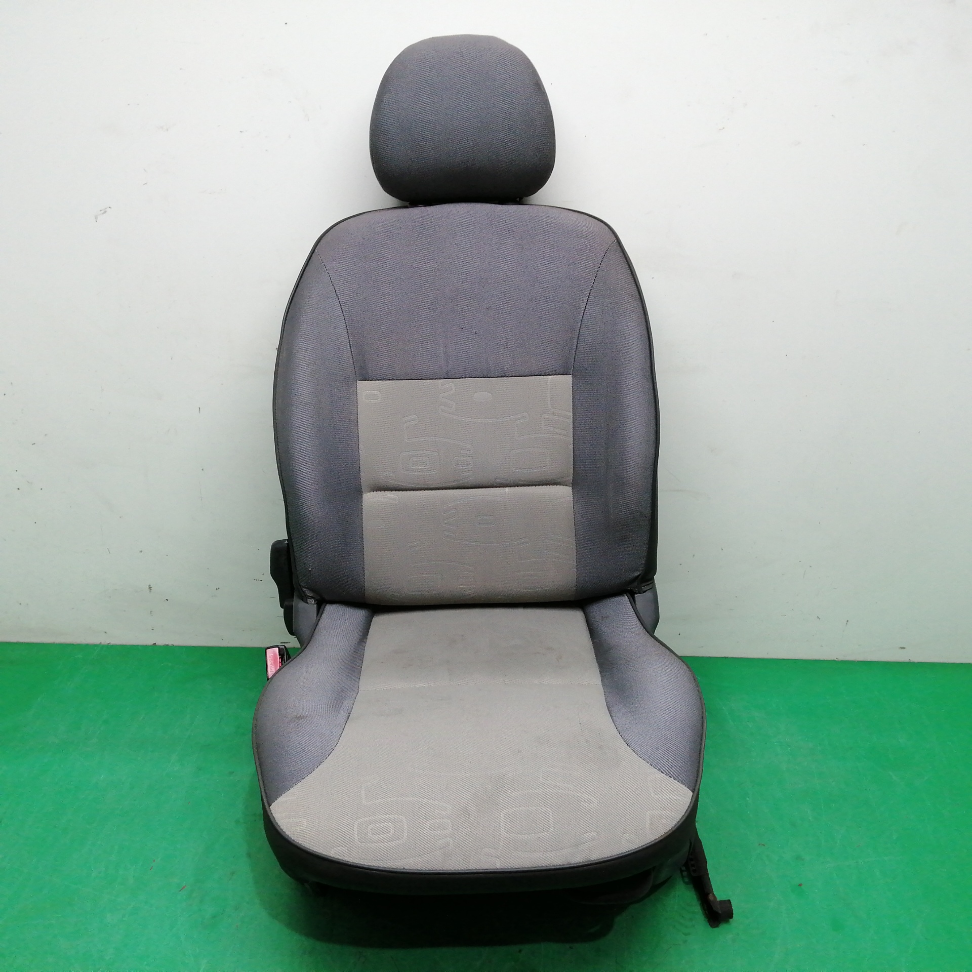 ASIENTO DELANTERO IZQUIERDO