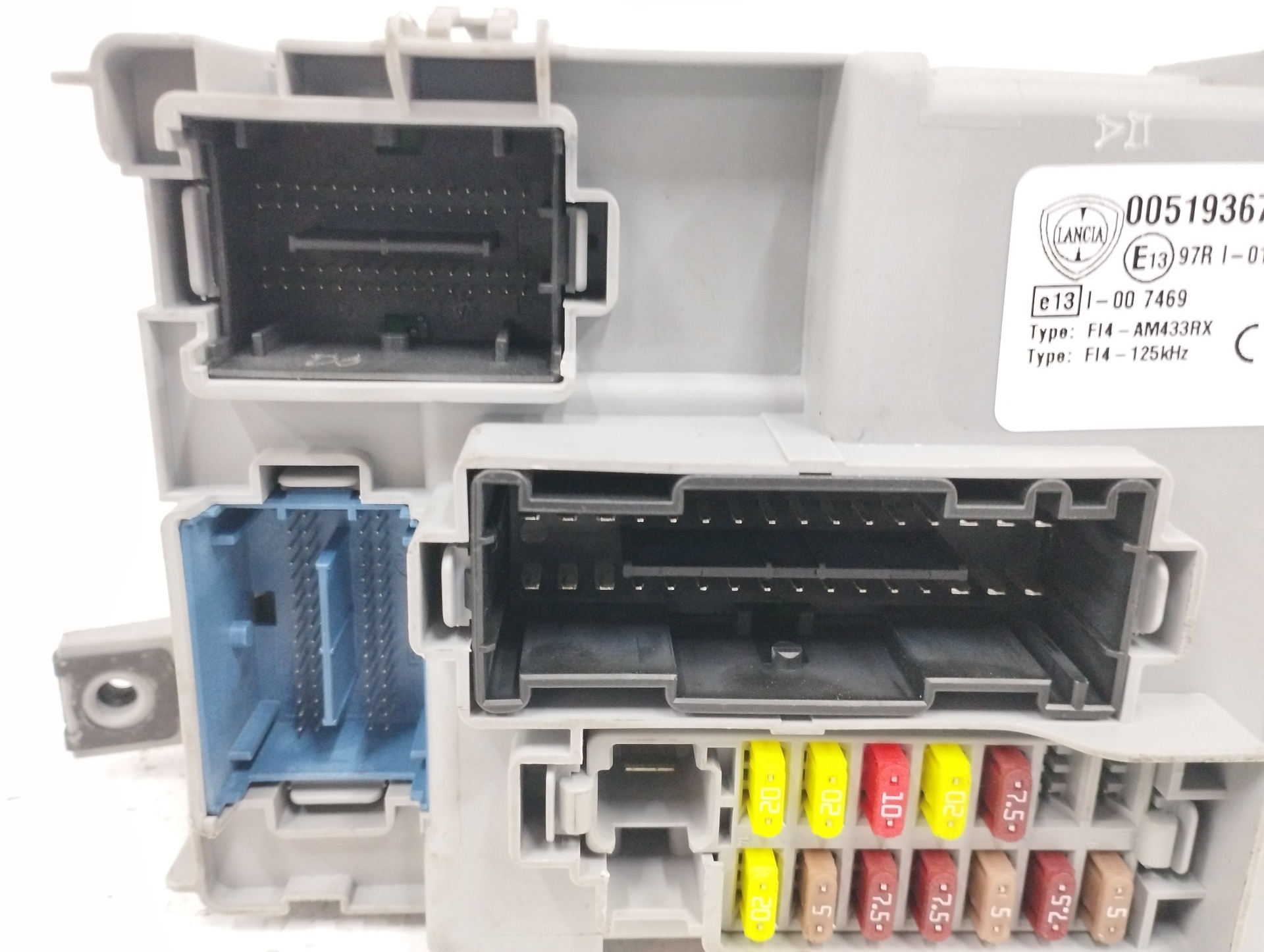 CAJA RELES / FUSIBLES