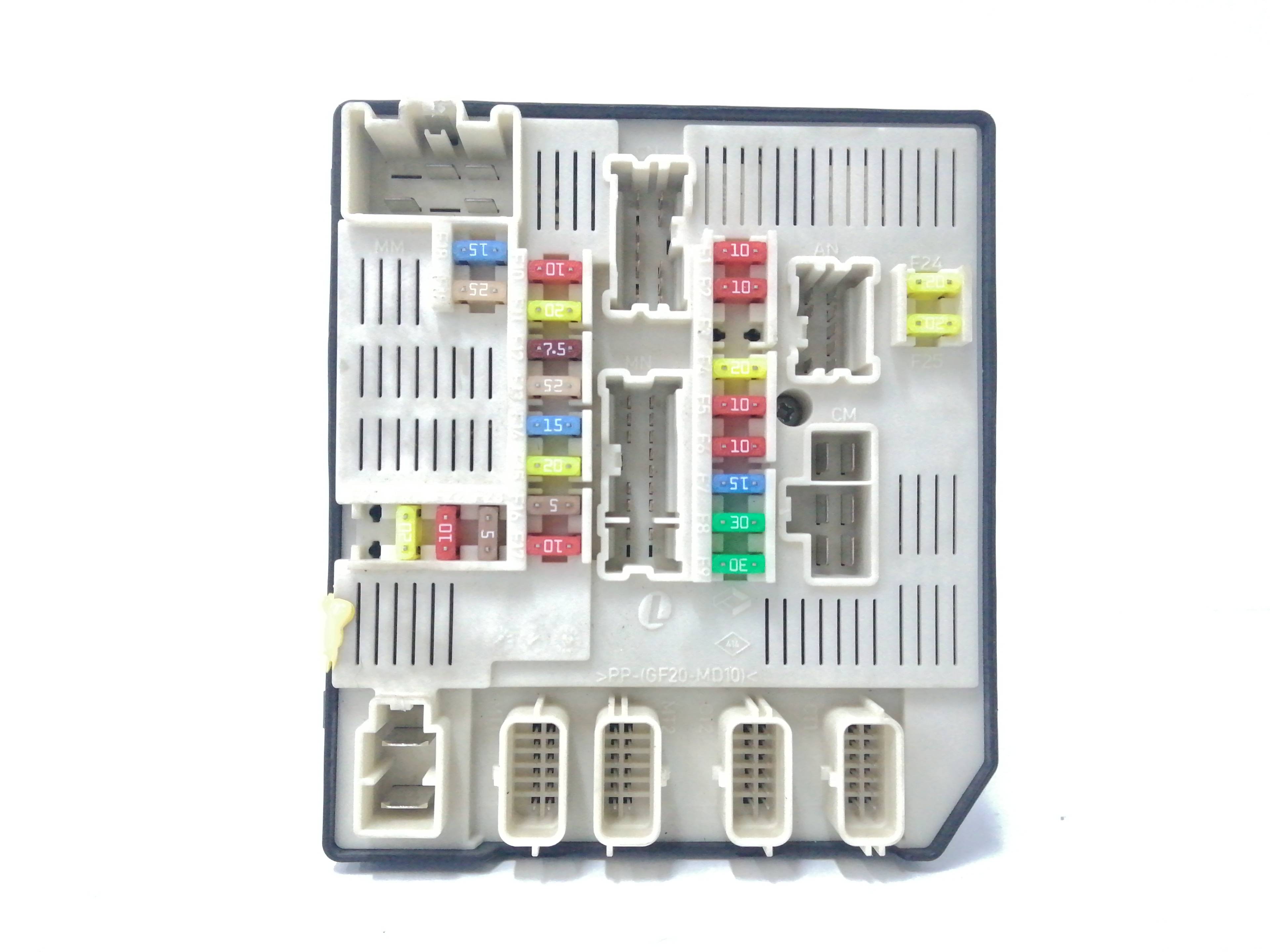 CAJA RELES / FUSIBLES