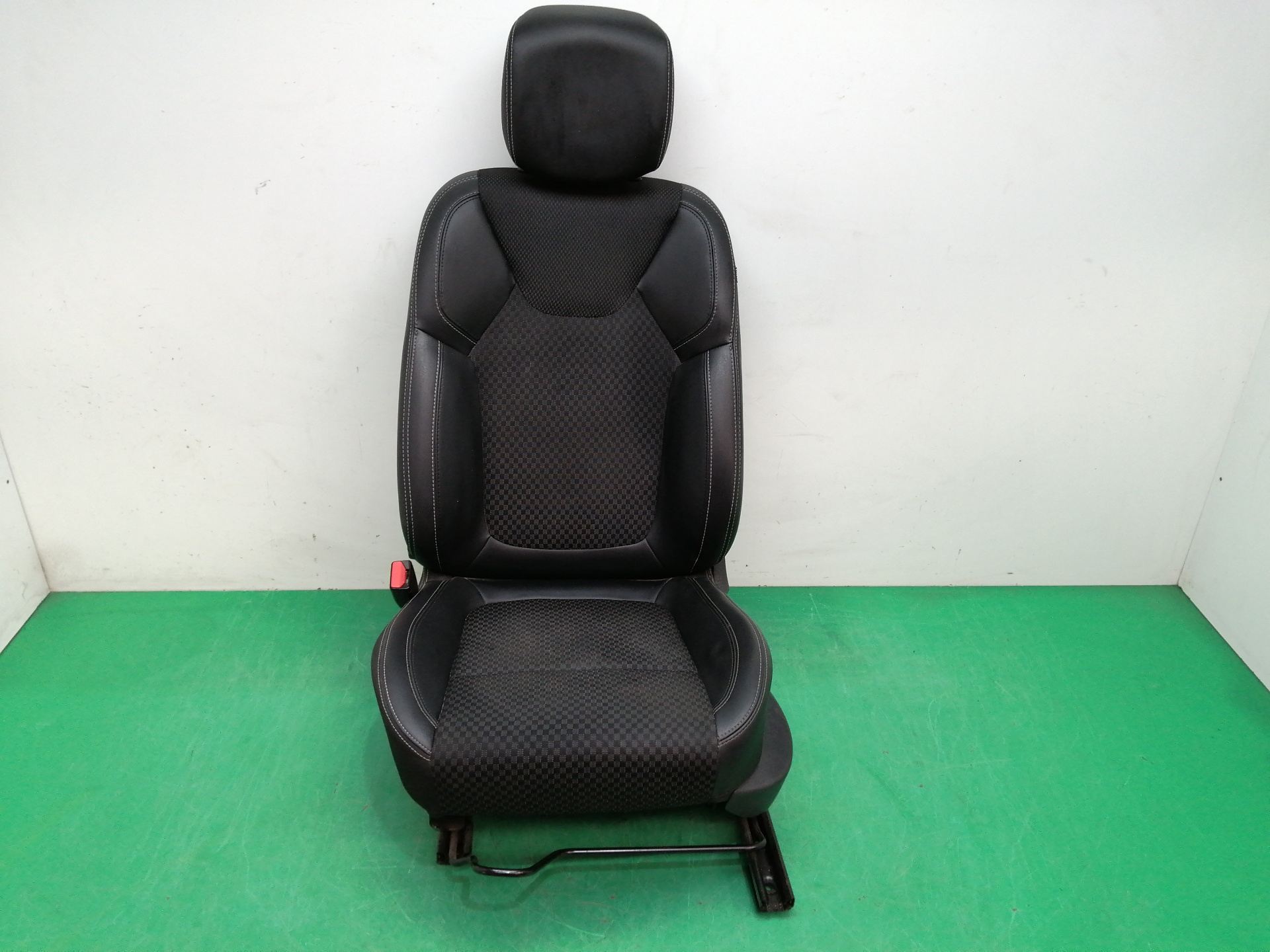 ASIENTO DELANTERO IZQUIERDO
