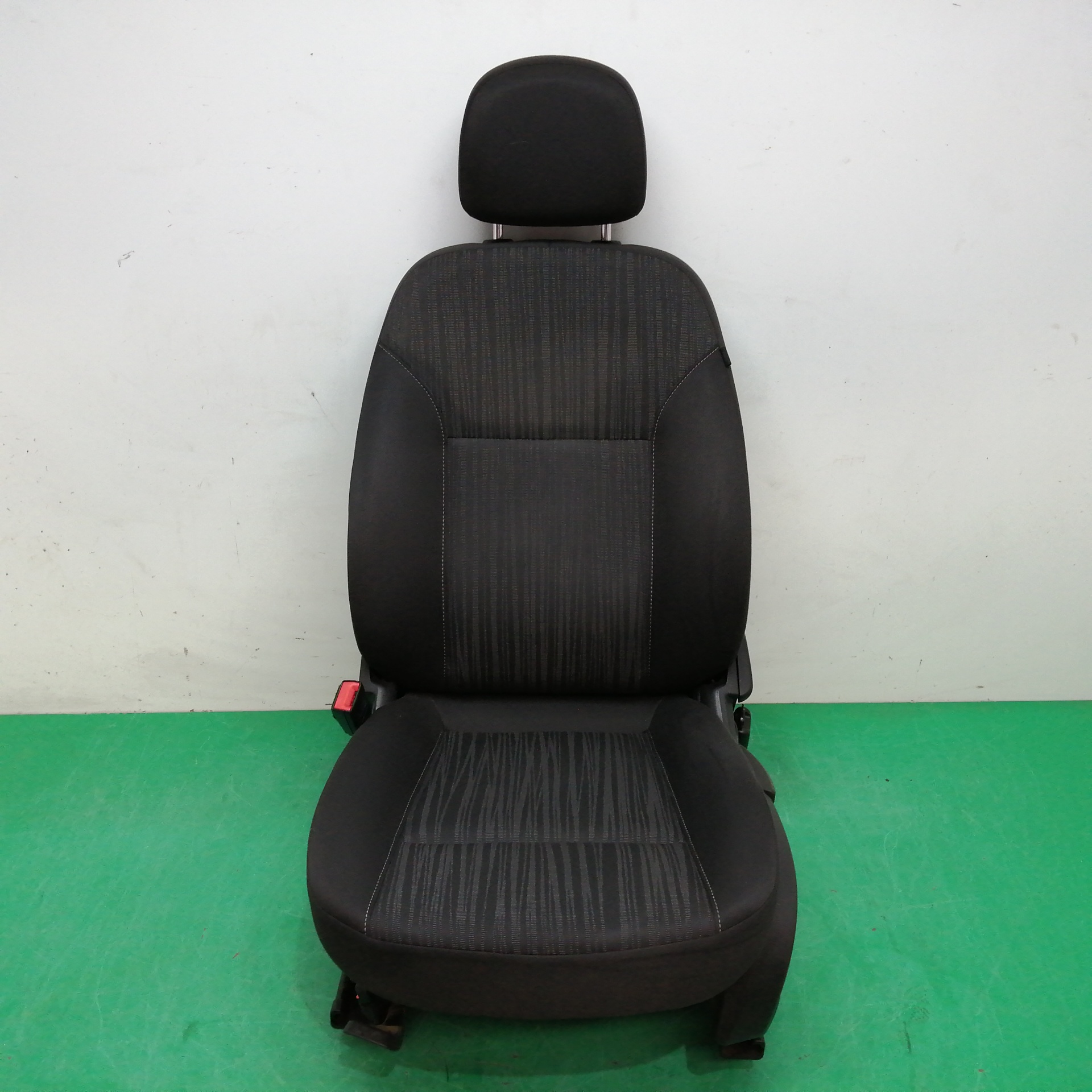 ASIENTO DELANTERO IZQUIERDO