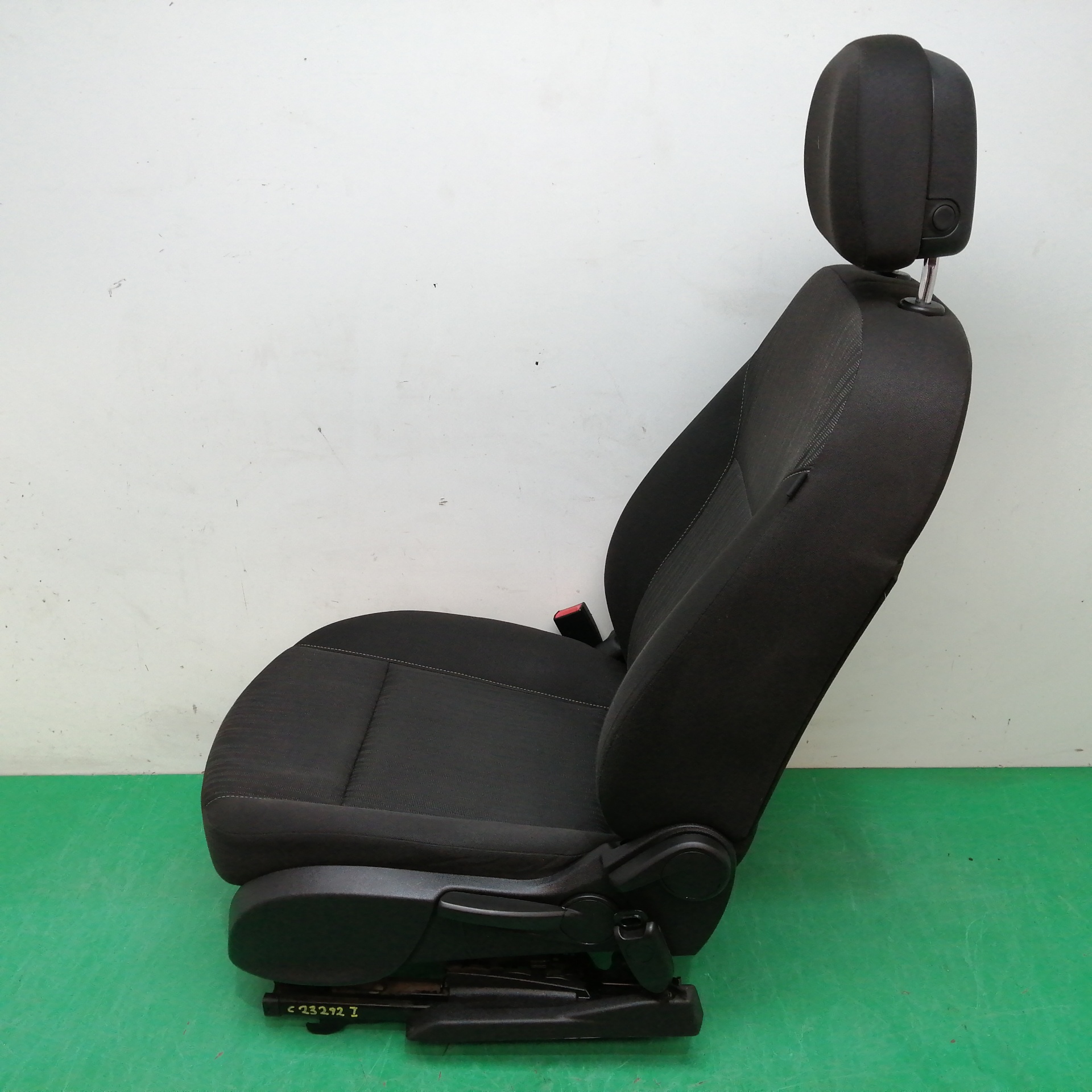 ASIENTO DELANTERO IZQUIERDO