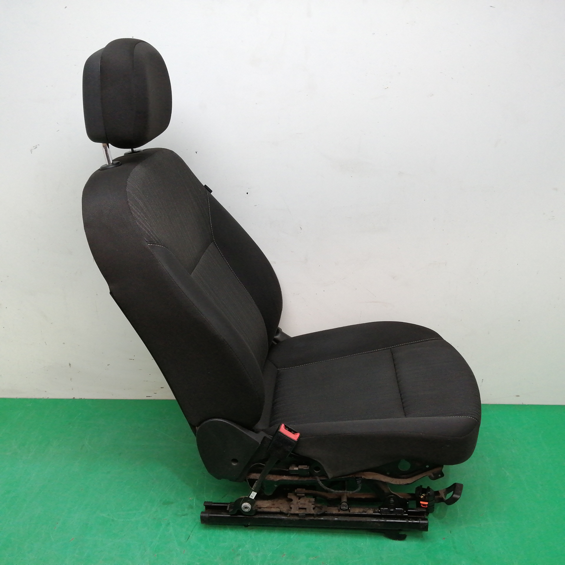 ASIENTO DELANTERO IZQUIERDO