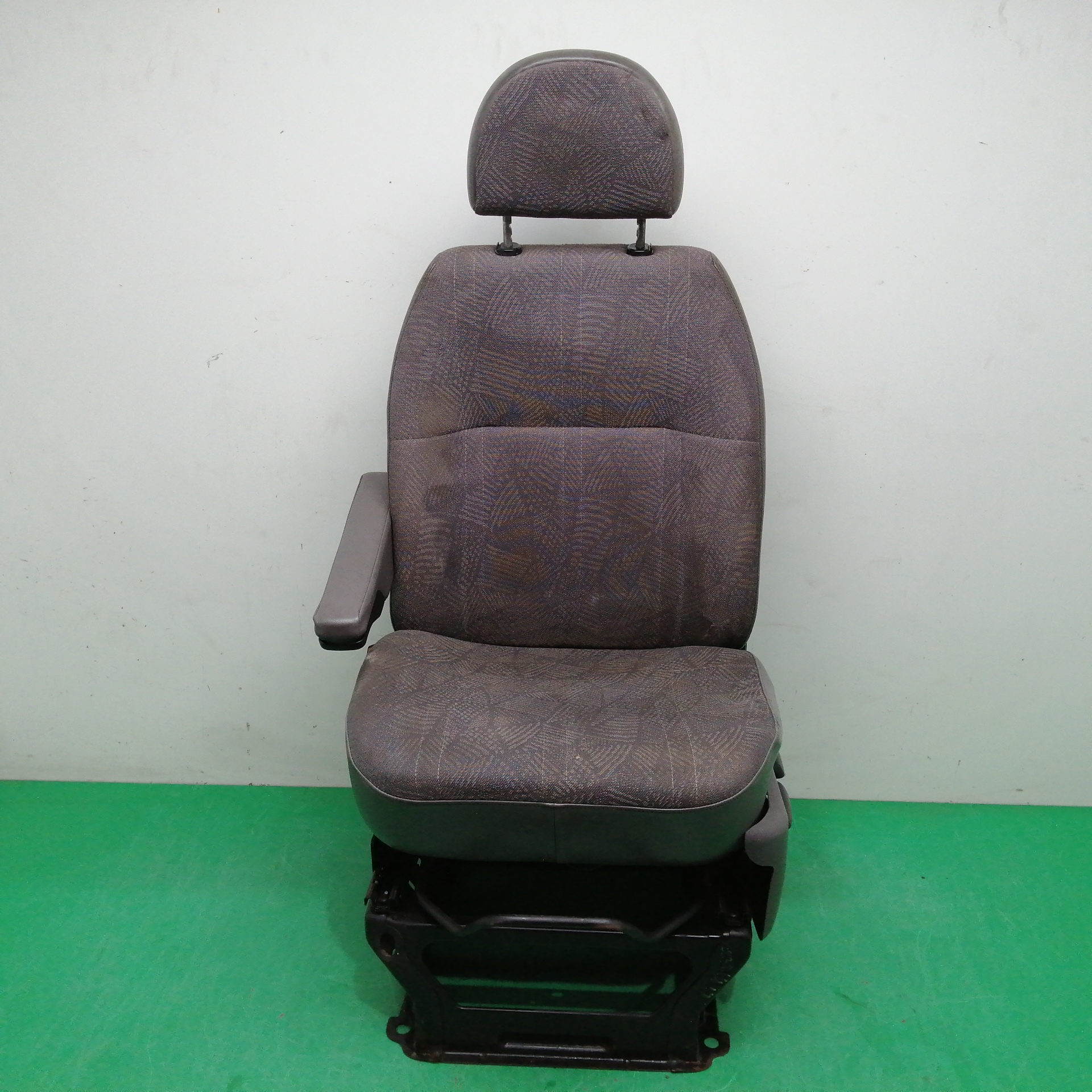 ASIENTO DELANTERO IZQUIERDO