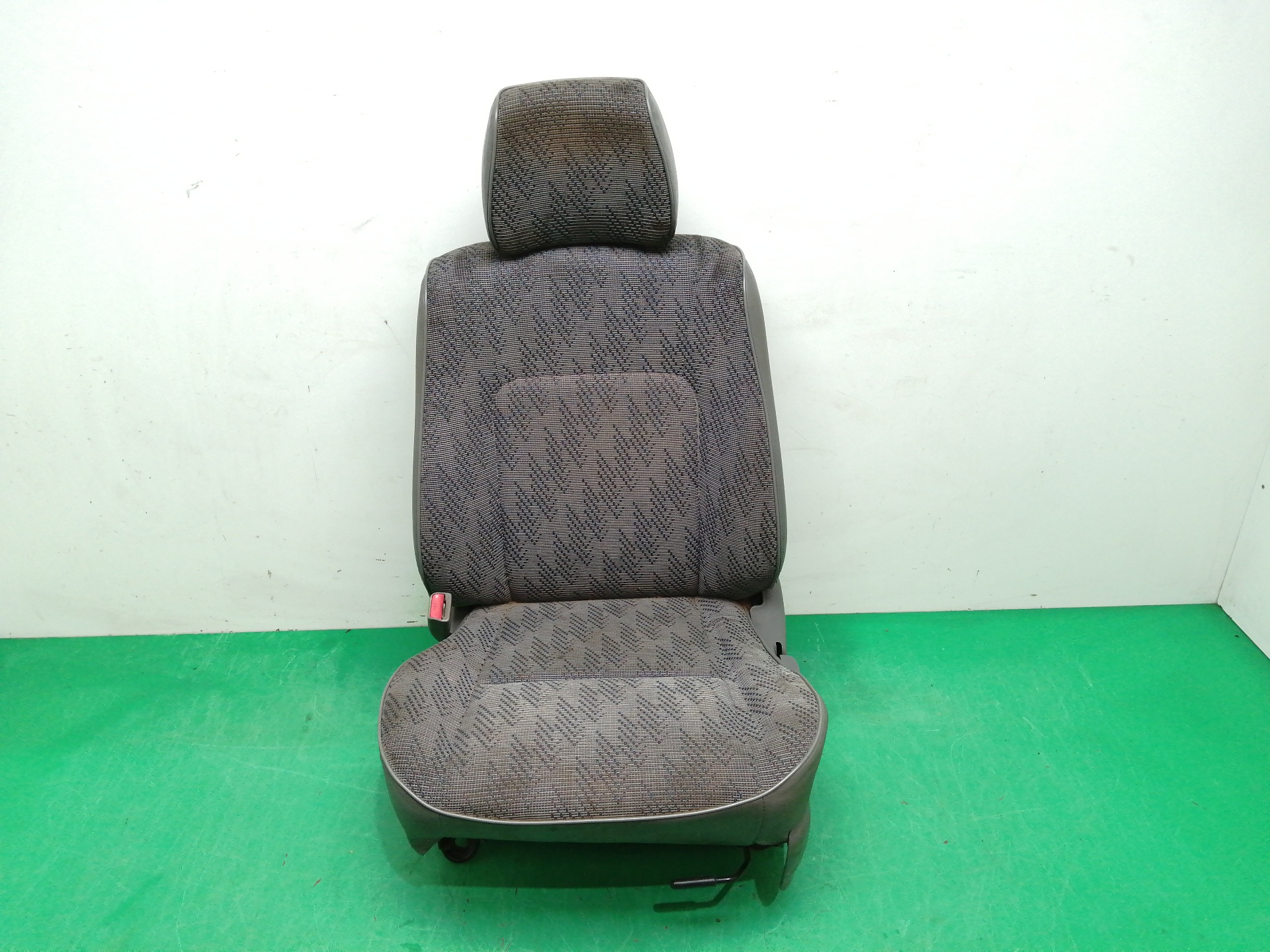 ASIENTO DELANTERO IZQUIERDO