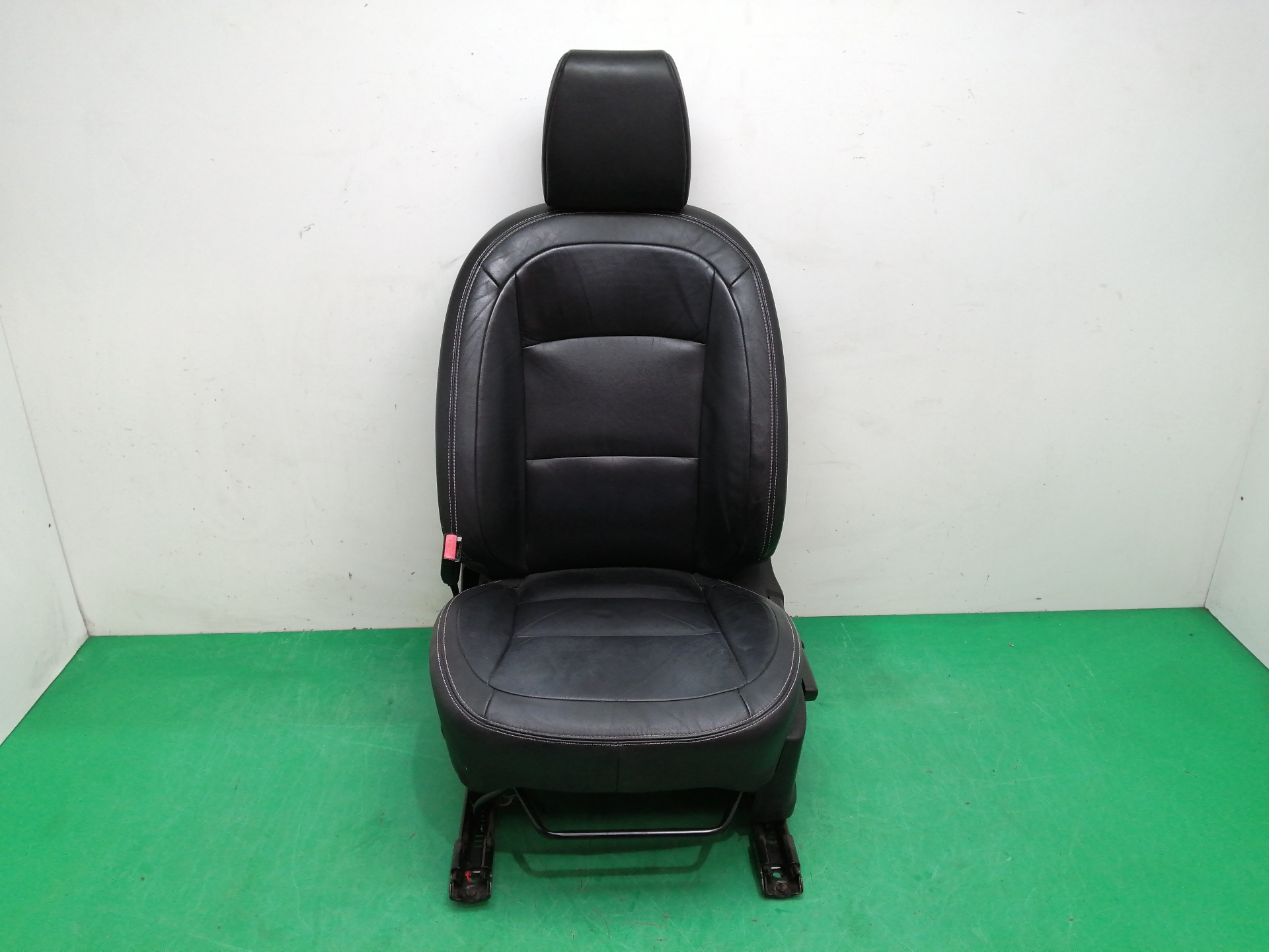 ASIENTO DELANTERO IZQUIERDO