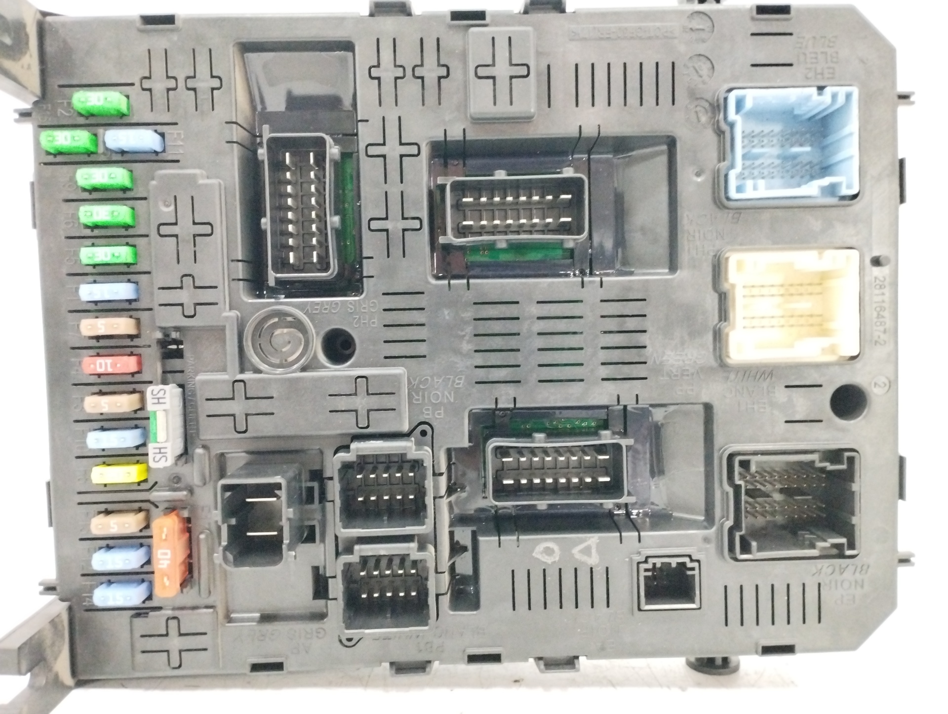 CAJA RELES / FUSIBLES