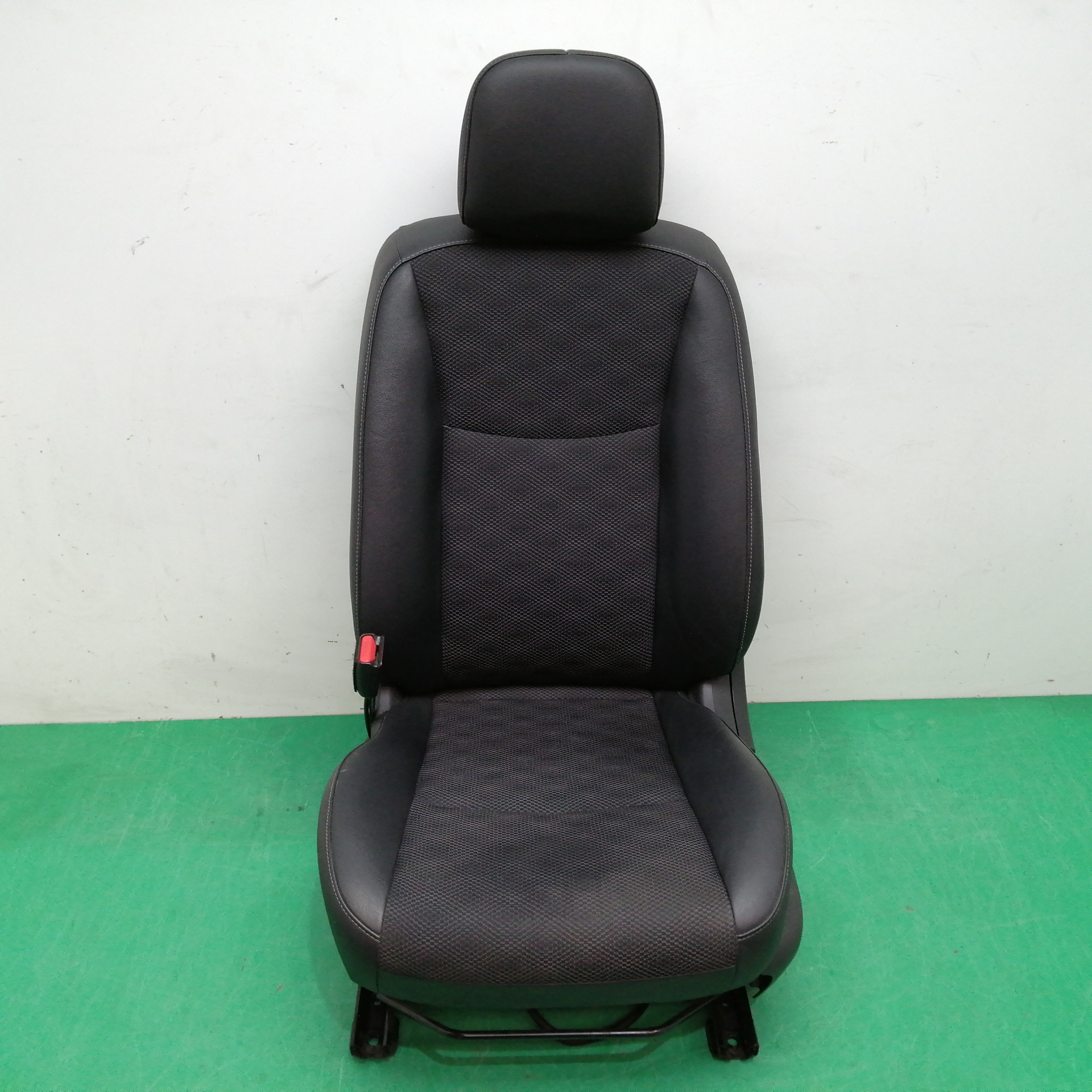 ASIENTO DELANTERO IZQUIERDO