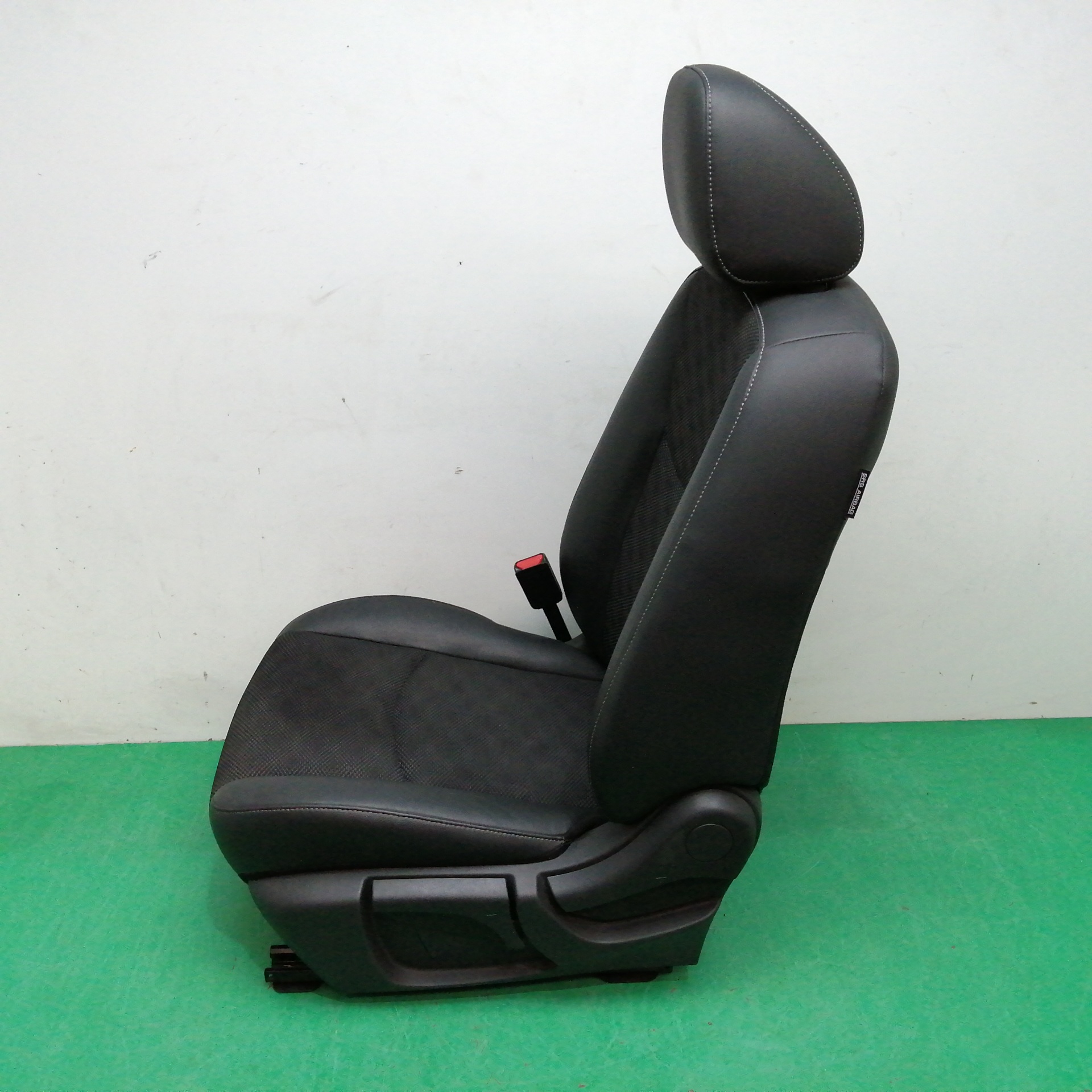 ASIENTO DELANTERO IZQUIERDO