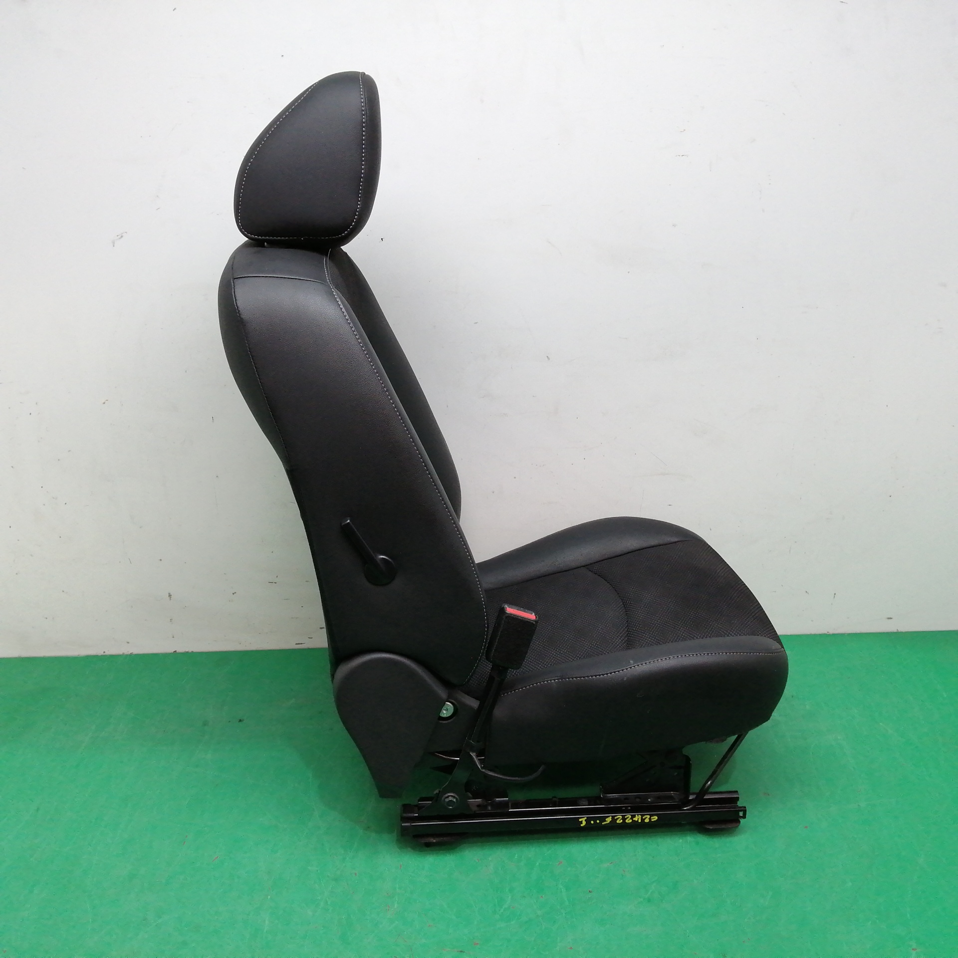 ASIENTO DELANTERO IZQUIERDO