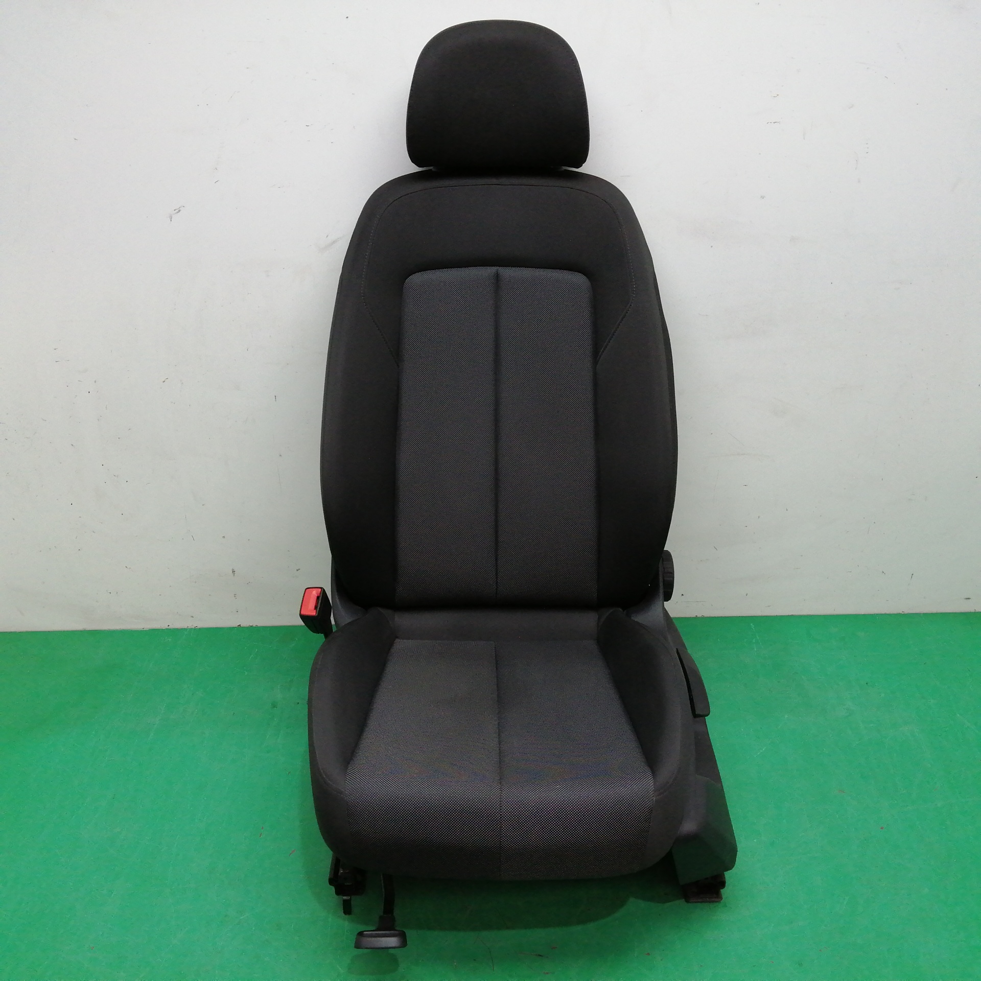 ASIENTO DELANTERO IZQUIERDO