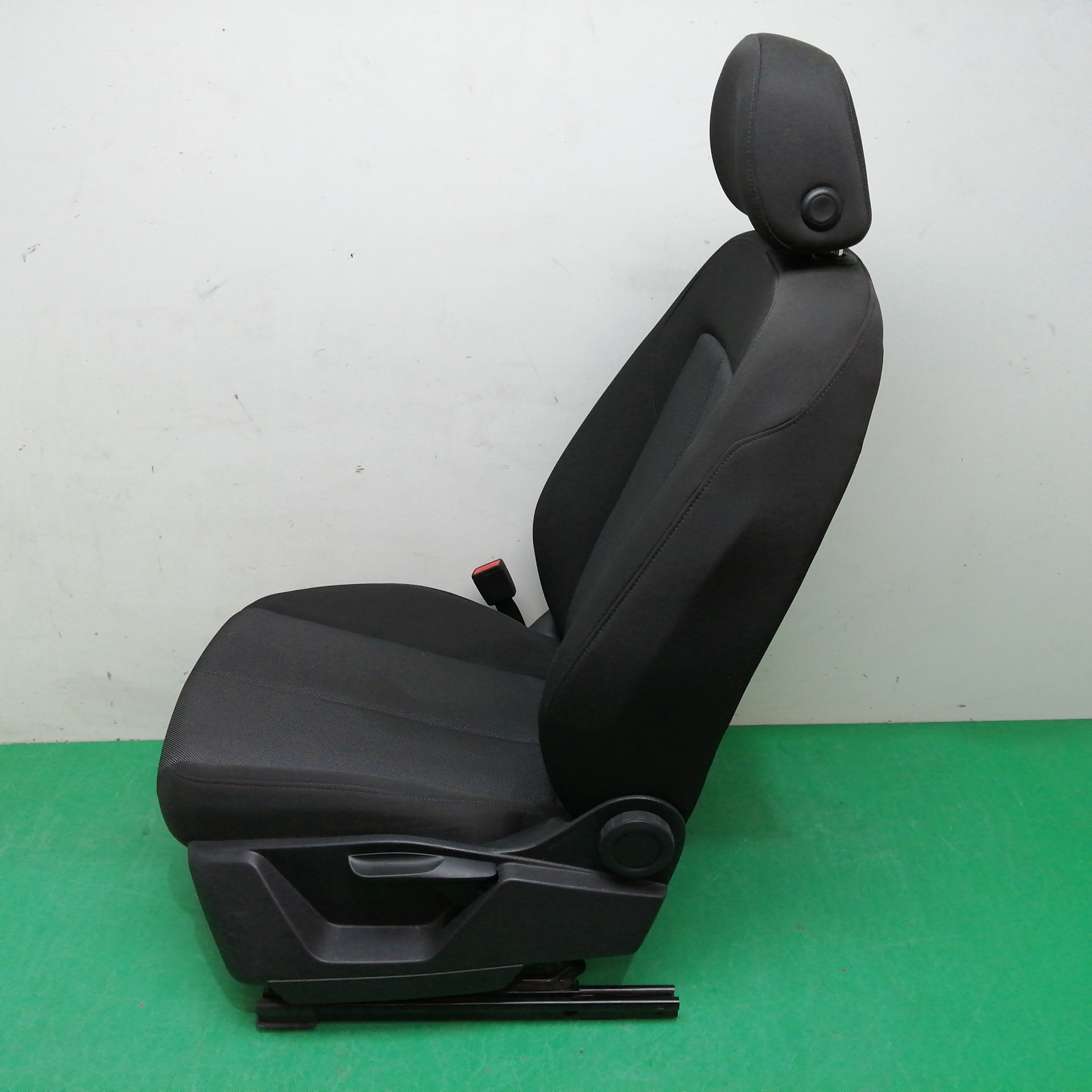 ASIENTO DELANTERO IZQUIERDO