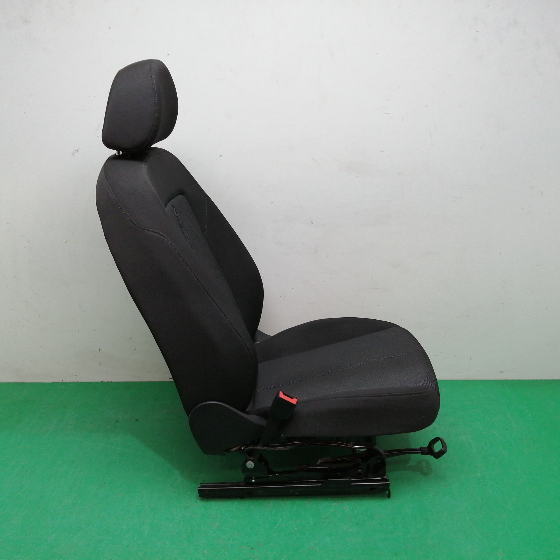 ASIENTO DELANTERO IZQUIERDO