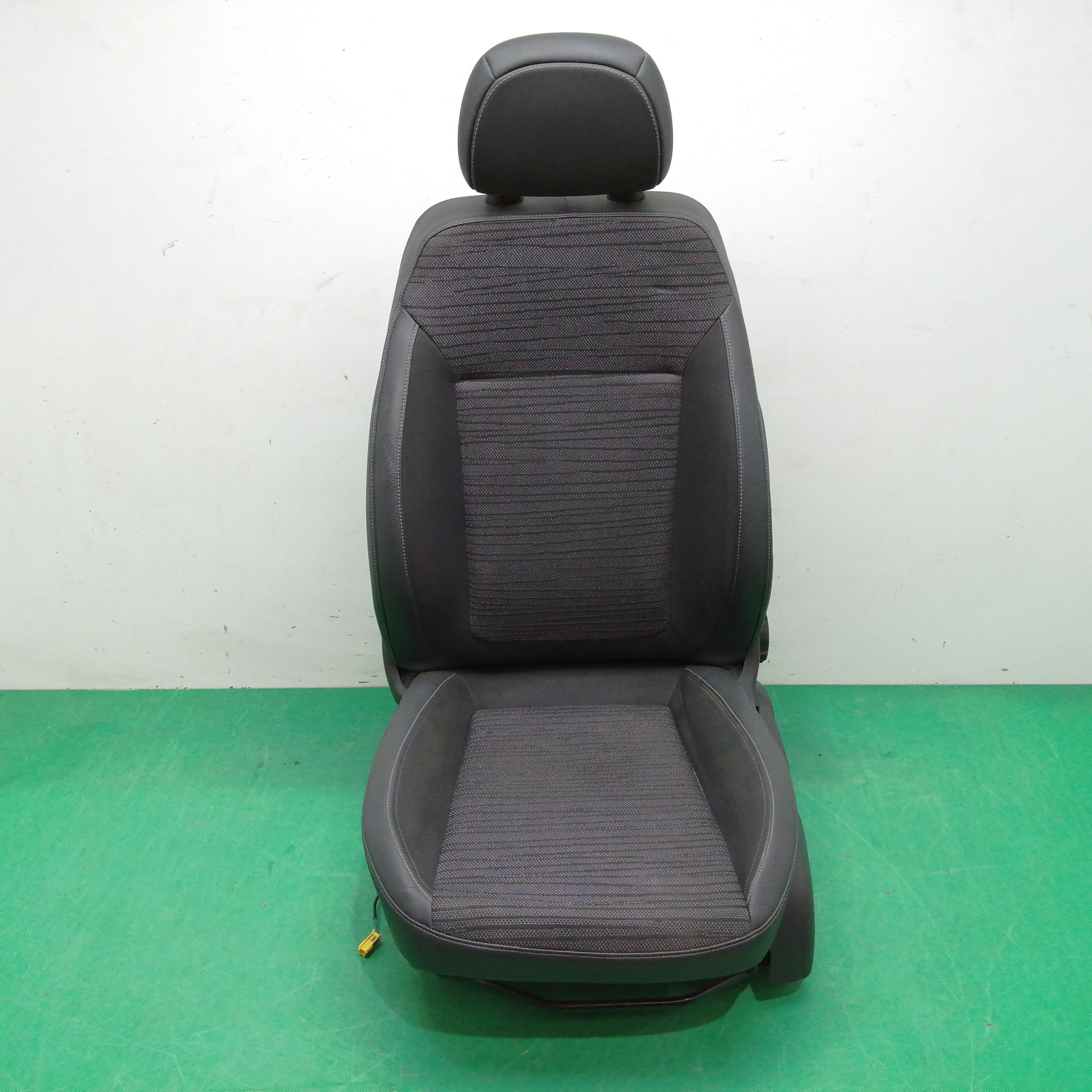 ASIENTO DELANTERO IZQUIERDO