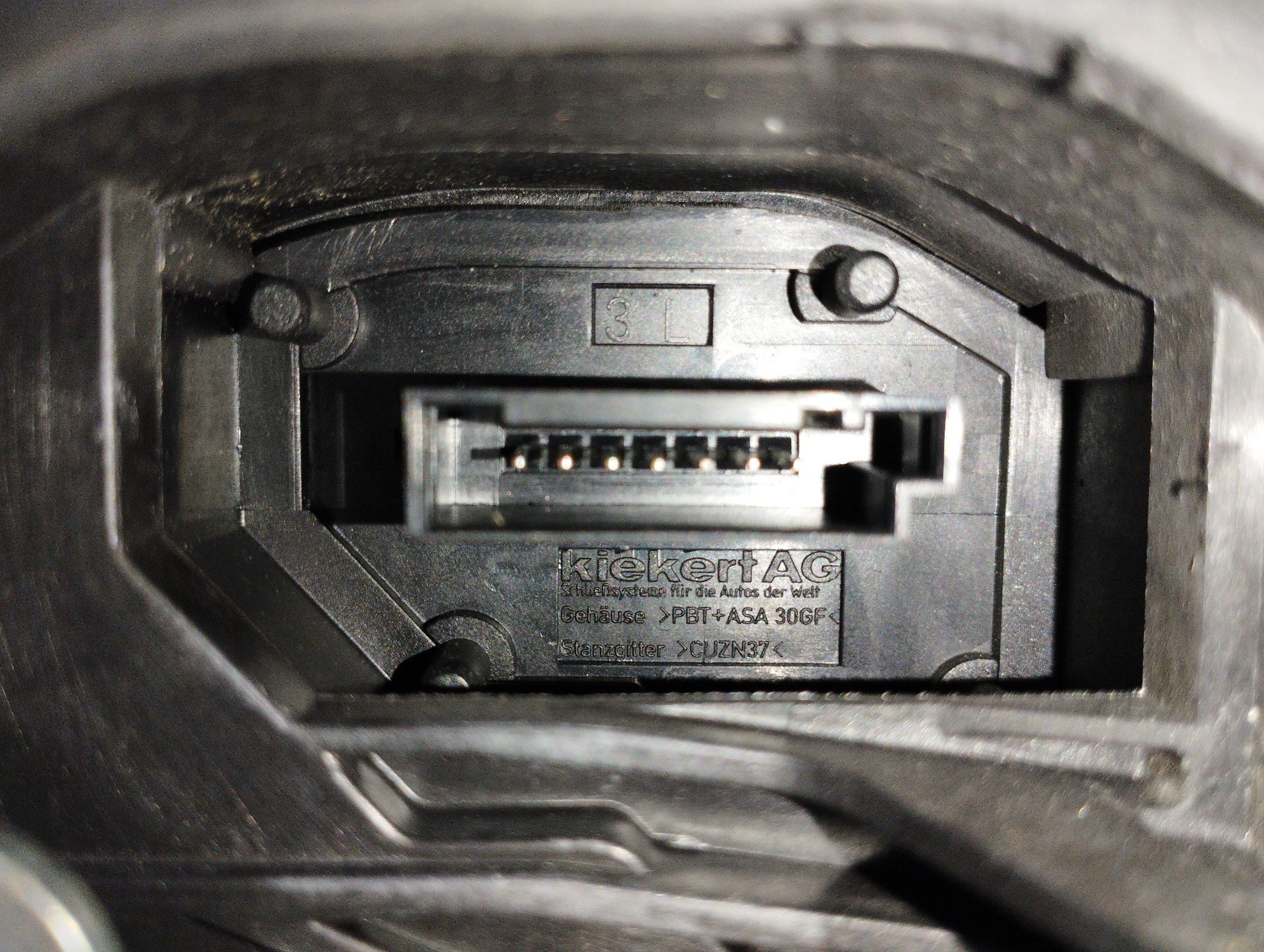 CERRADURA PUERTA DELANTERA IZQUIERDA 