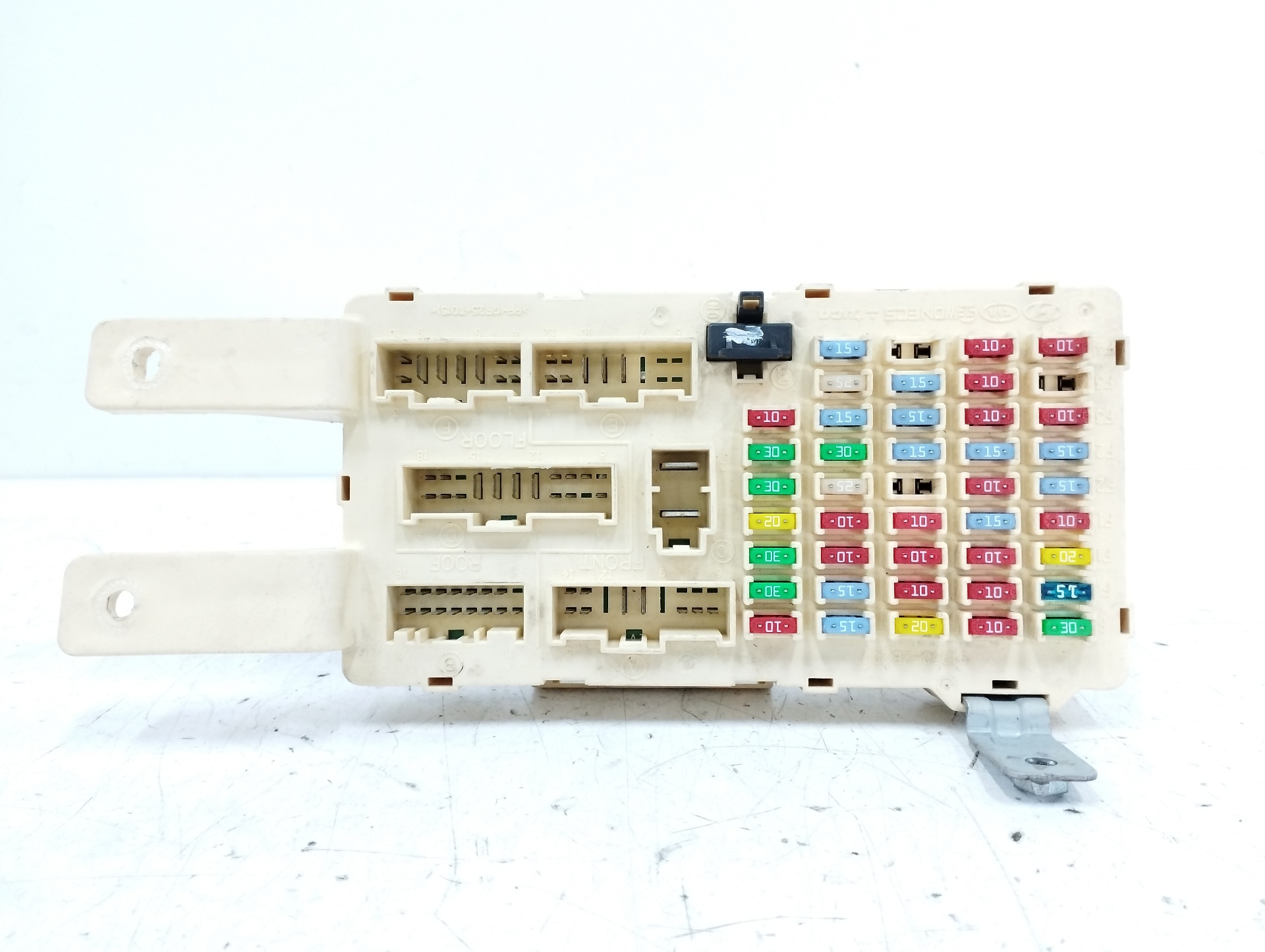 CAJA RELES / FUSIBLES