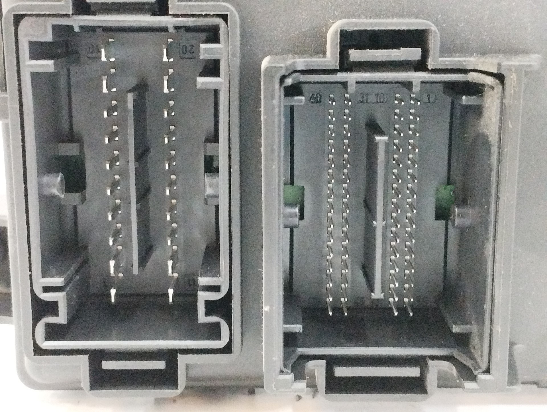 CAJA RELES / FUSIBLES