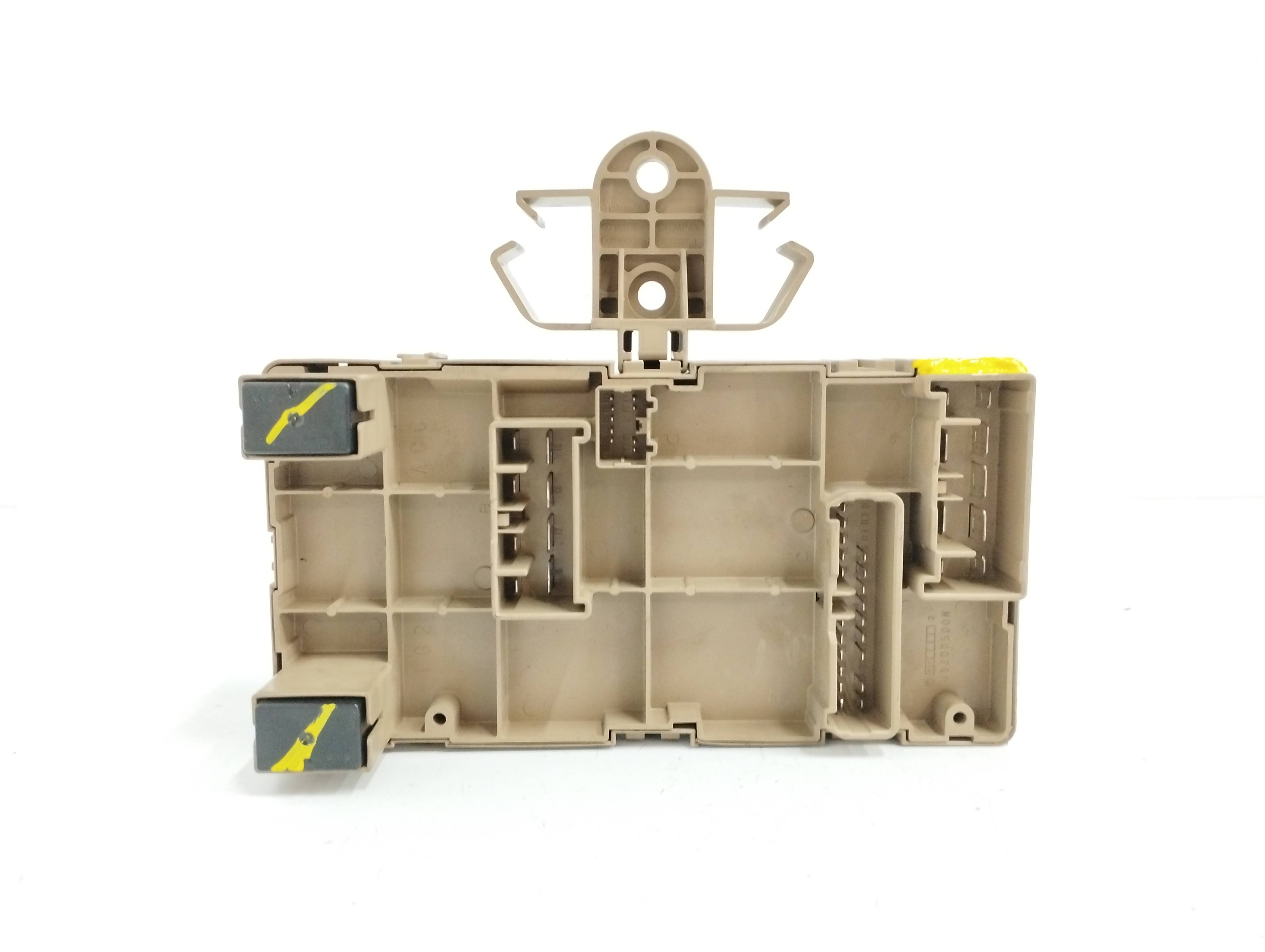 CAJA RELES / FUSIBLES