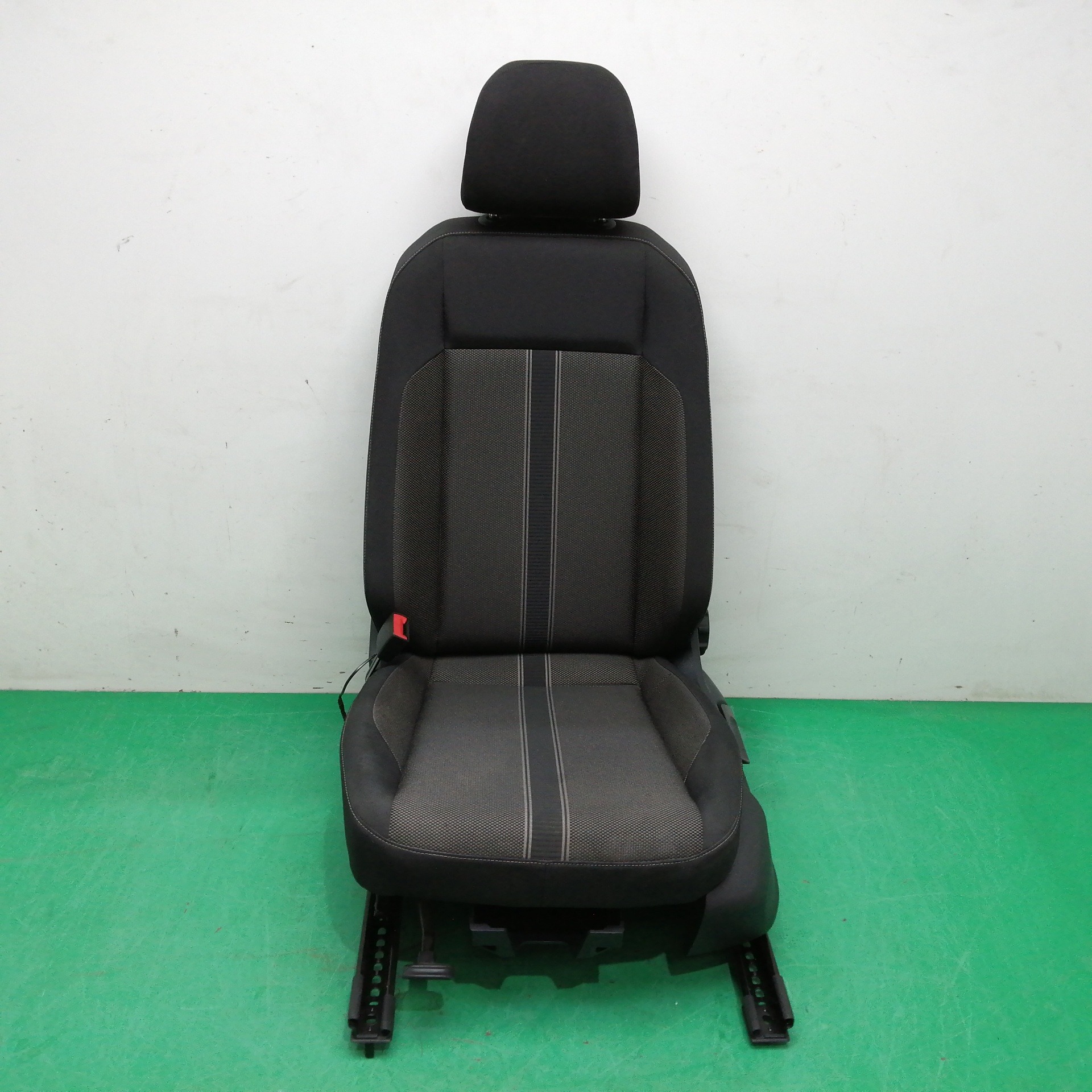 ASIENTO DELANTERO IZQUIERDO