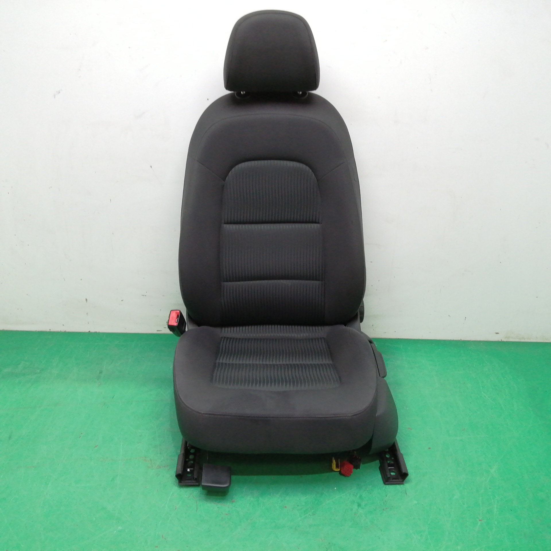 ASIENTO DELANTERO IZQUIERDO