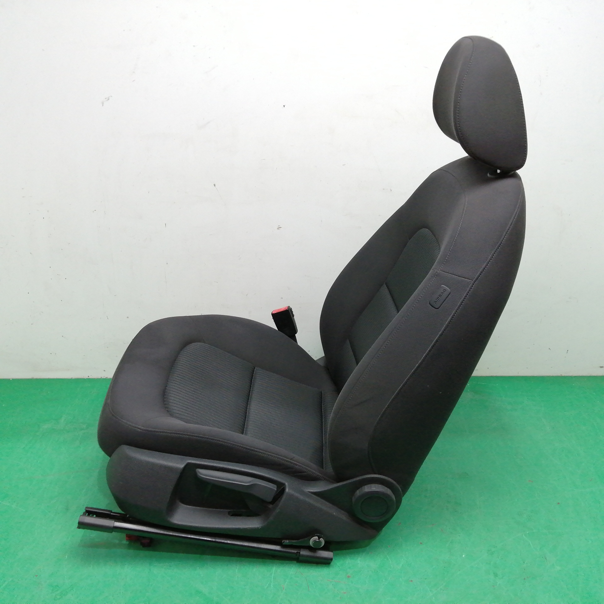 ASIENTO DELANTERO IZQUIERDO