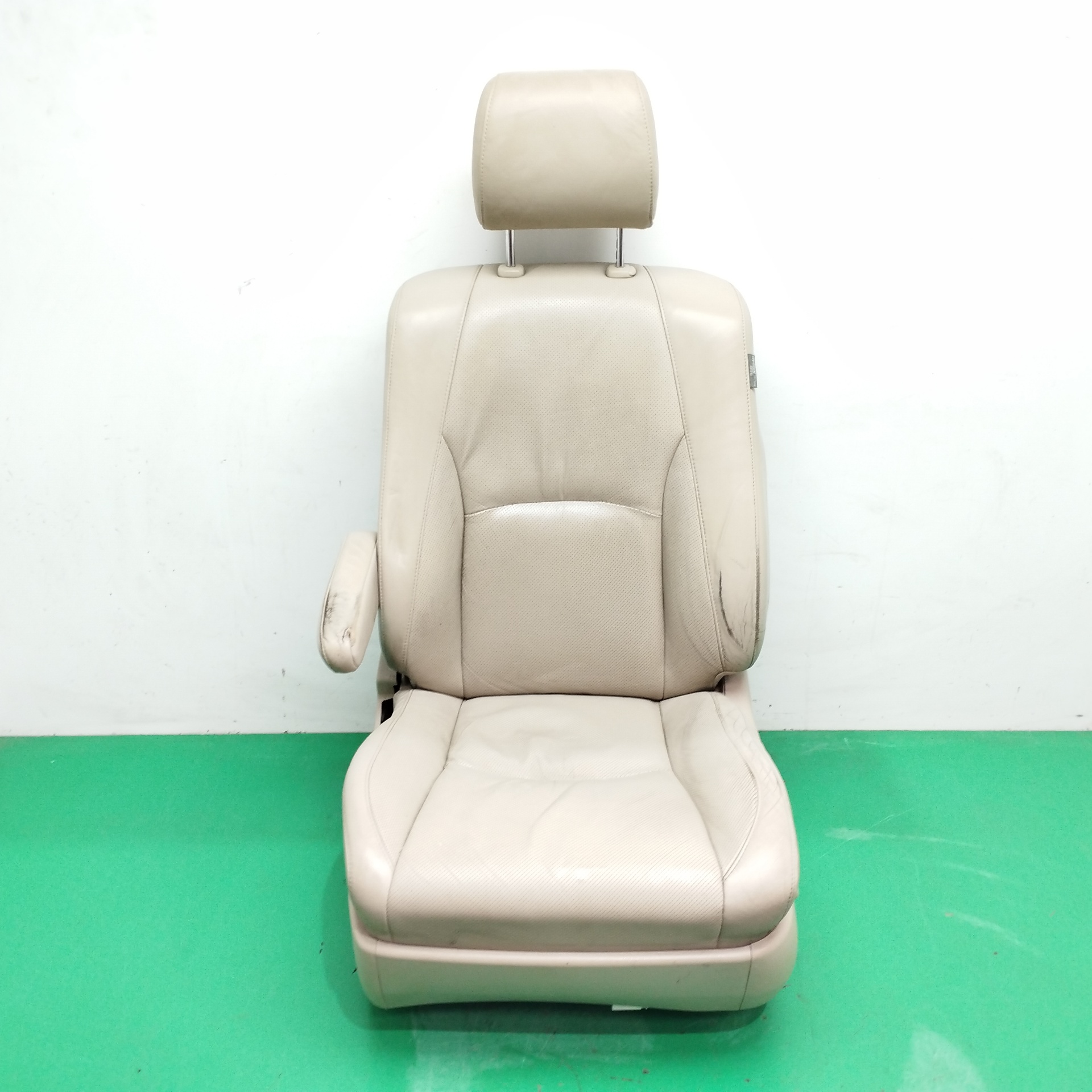 ASIENTO DELANTERO IZQUIERDO