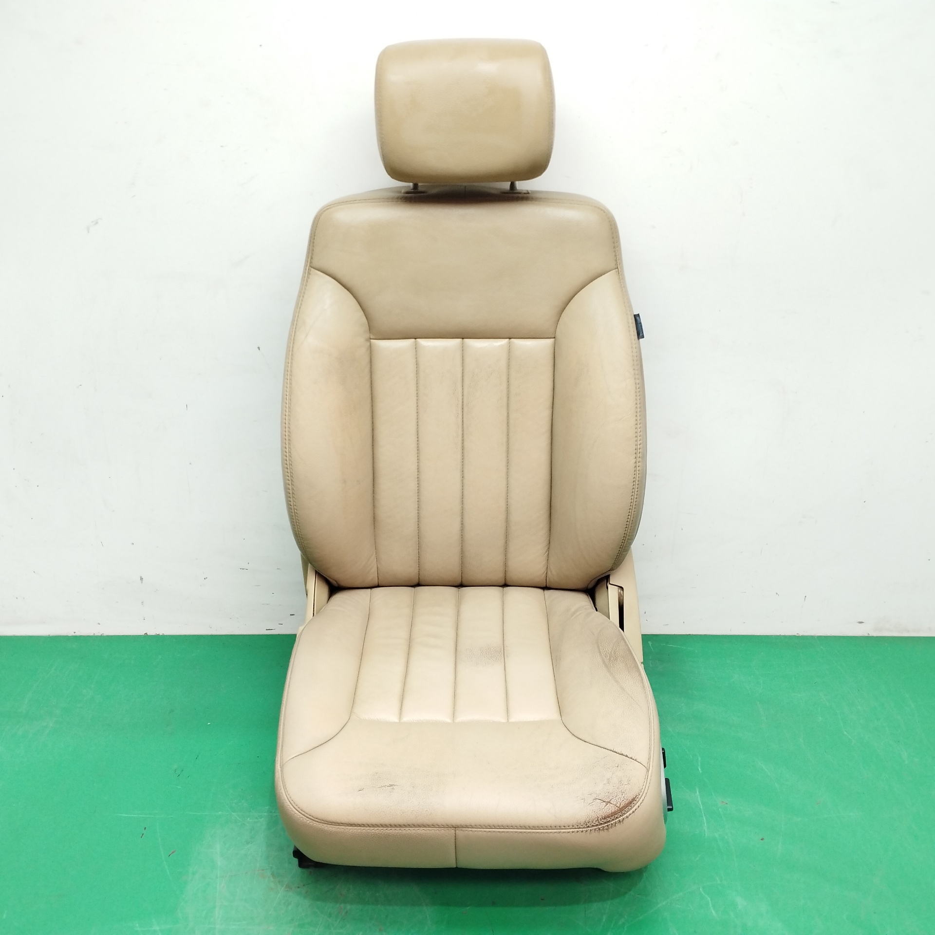 ASIENTO DELANTERO IZQUIERDO