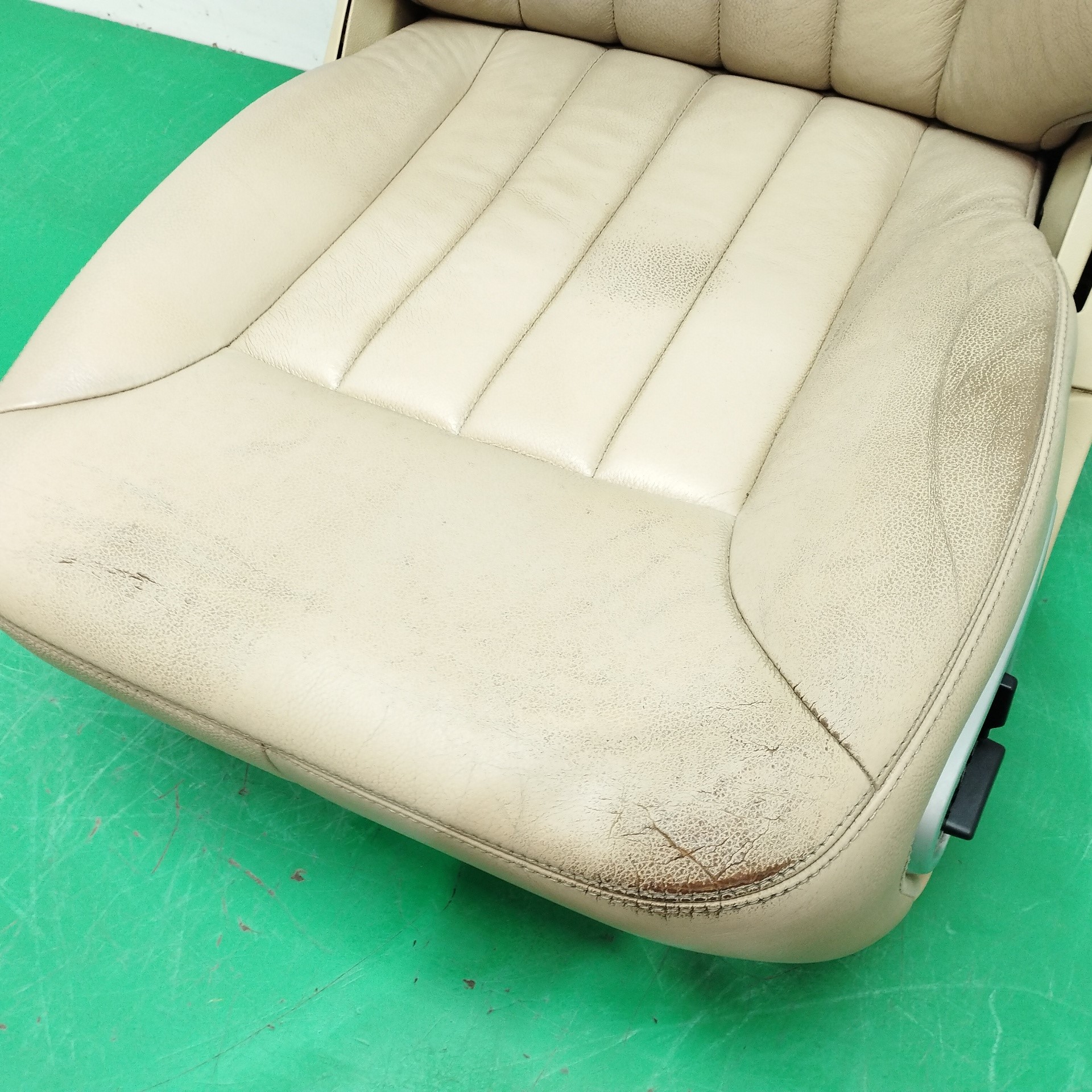 ASIENTO DELANTERO IZQUIERDO