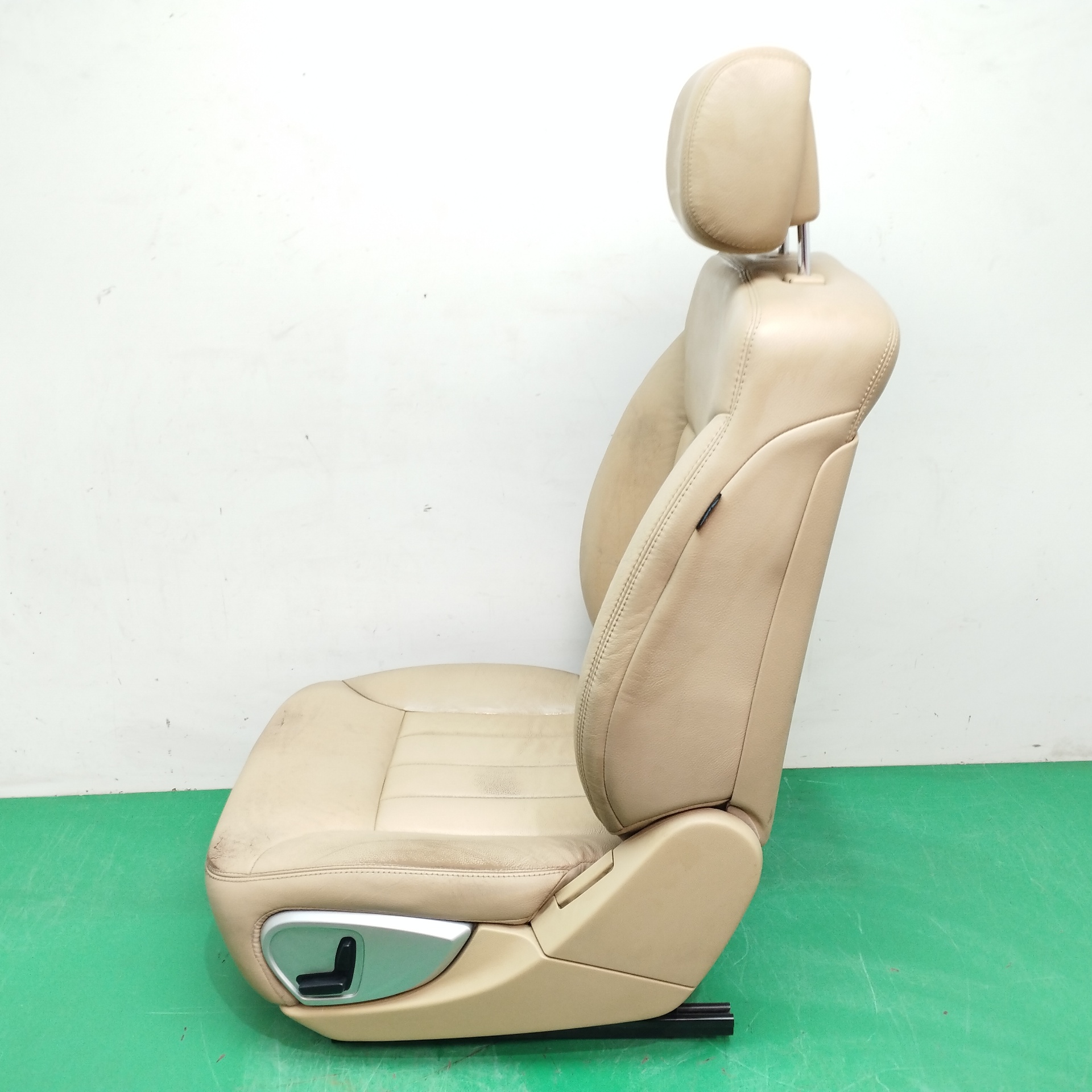 ASIENTO DELANTERO IZQUIERDO