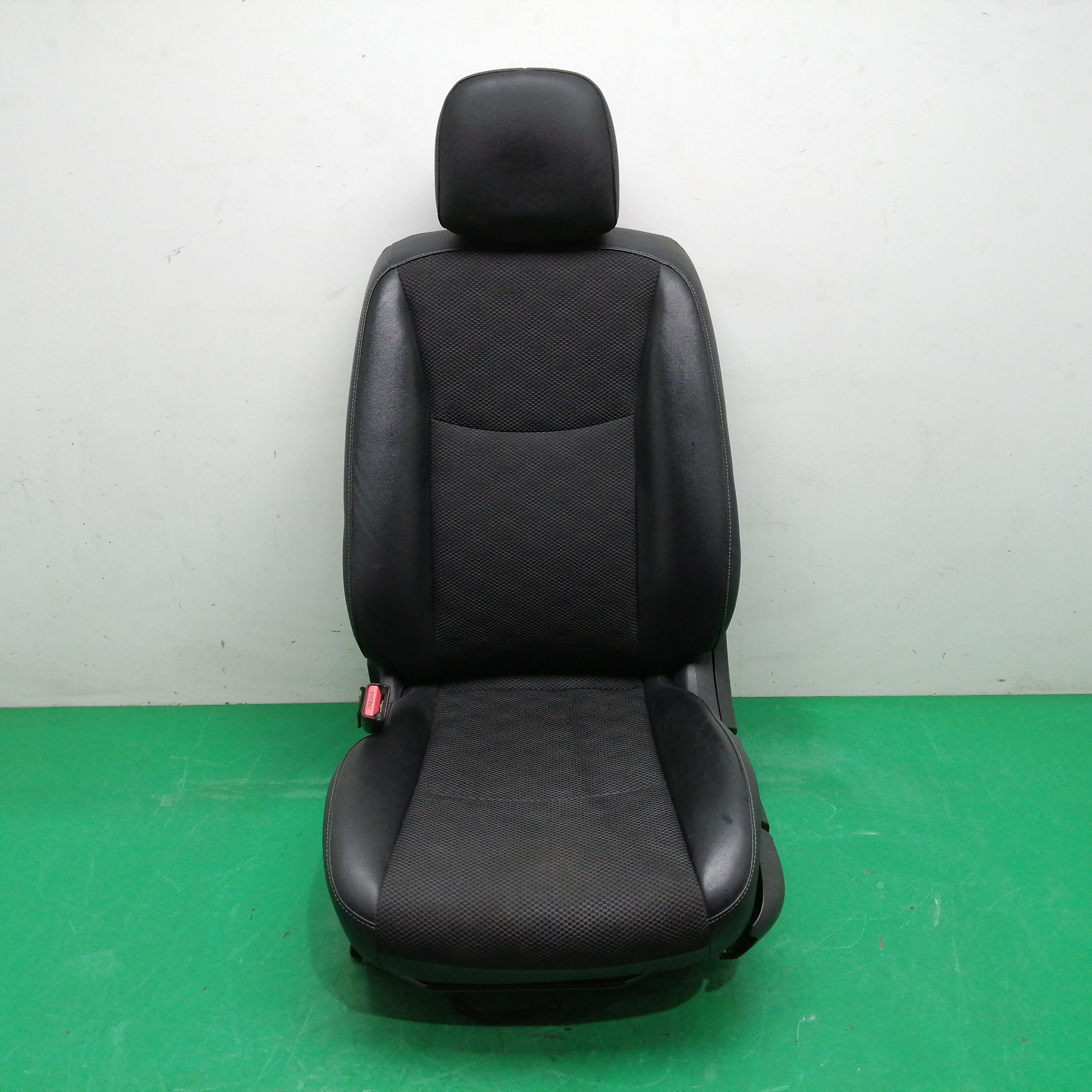 ASIENTO DELANTERO IZQUIERDO