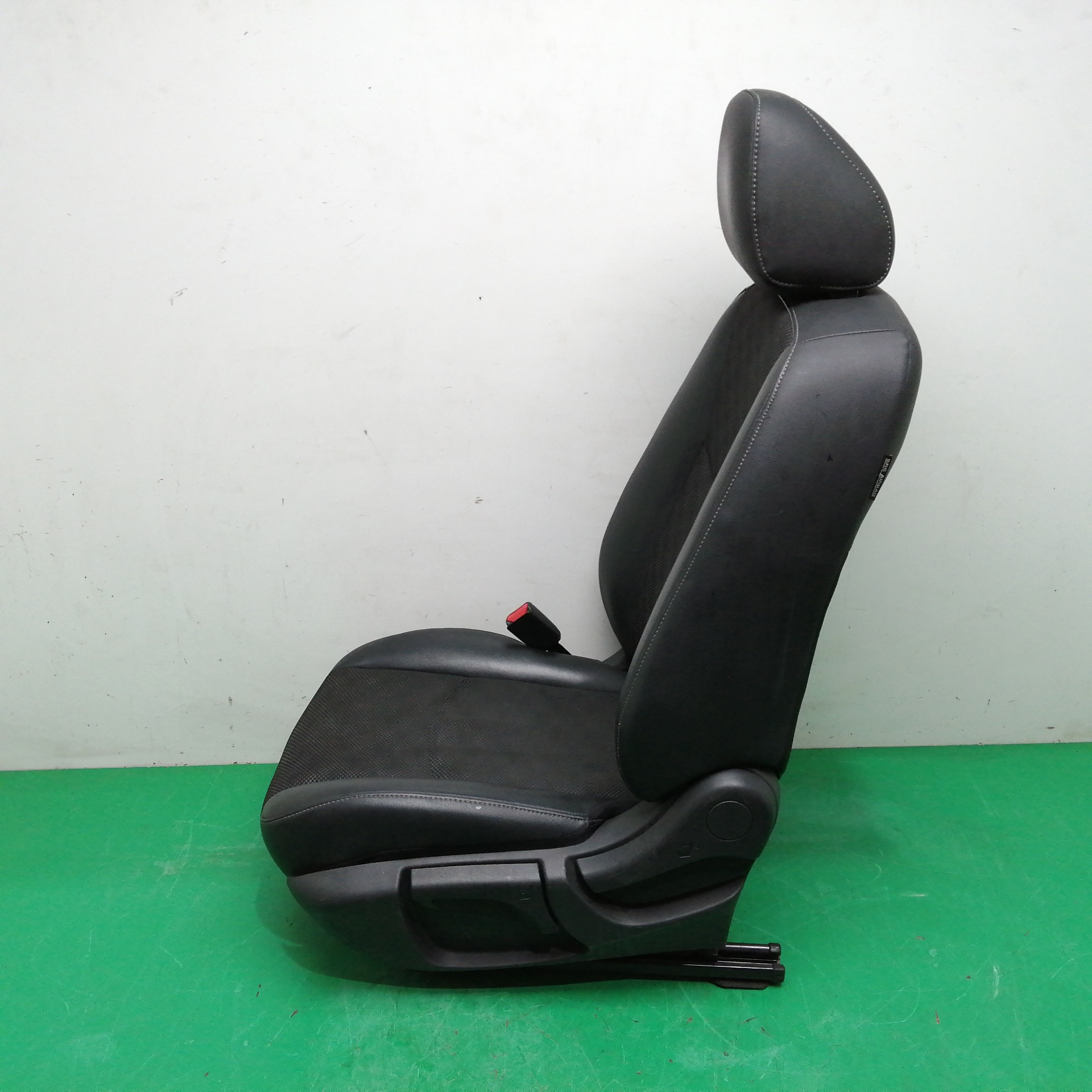 ASIENTO DELANTERO IZQUIERDO