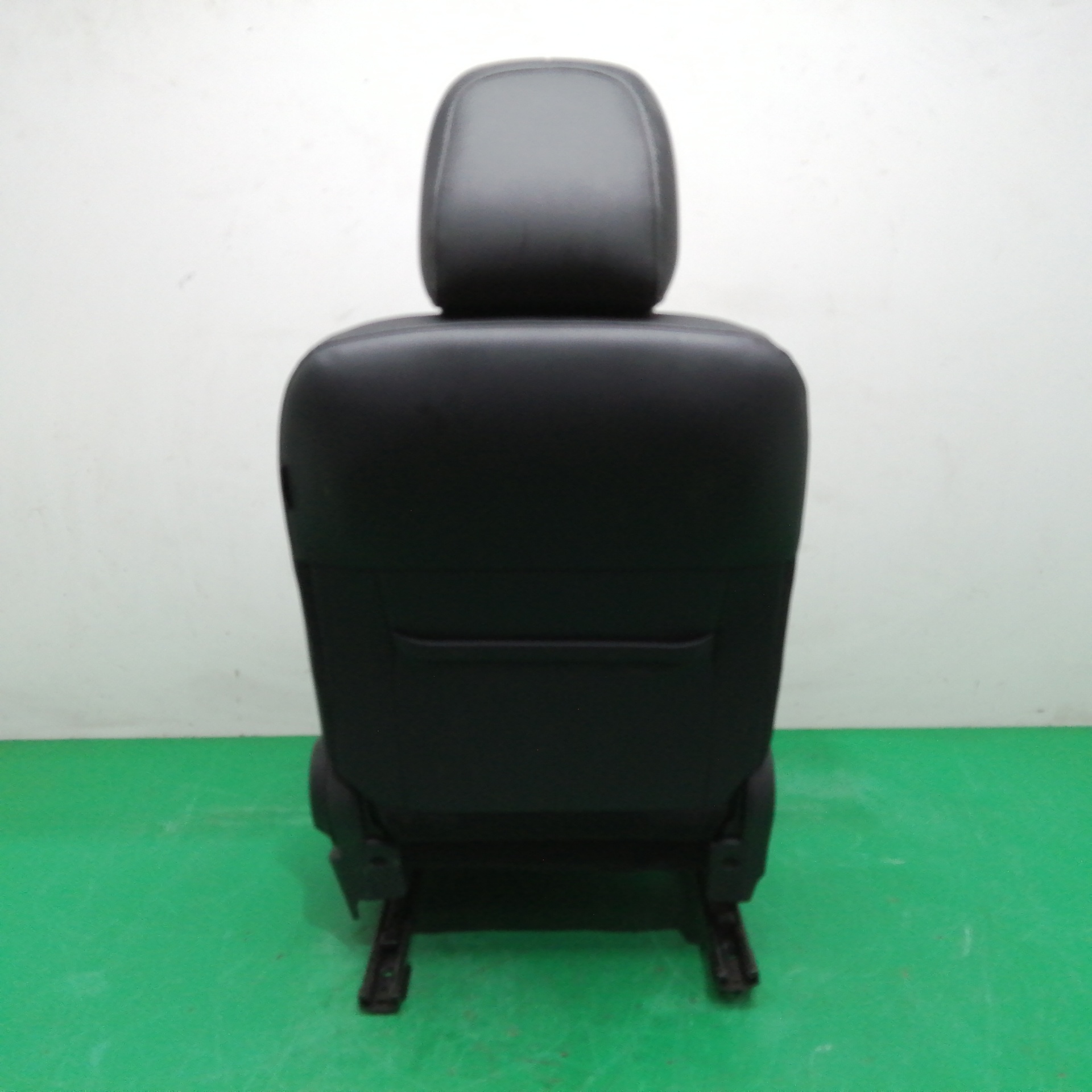 ASIENTO DELANTERO IZQUIERDO